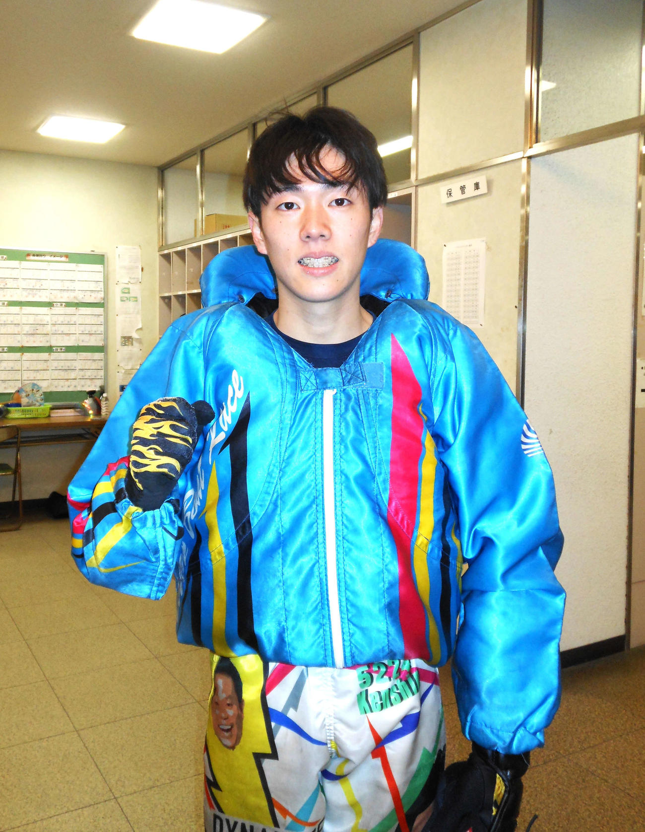 G1初勝利した西岡顕心がガッツポーズ