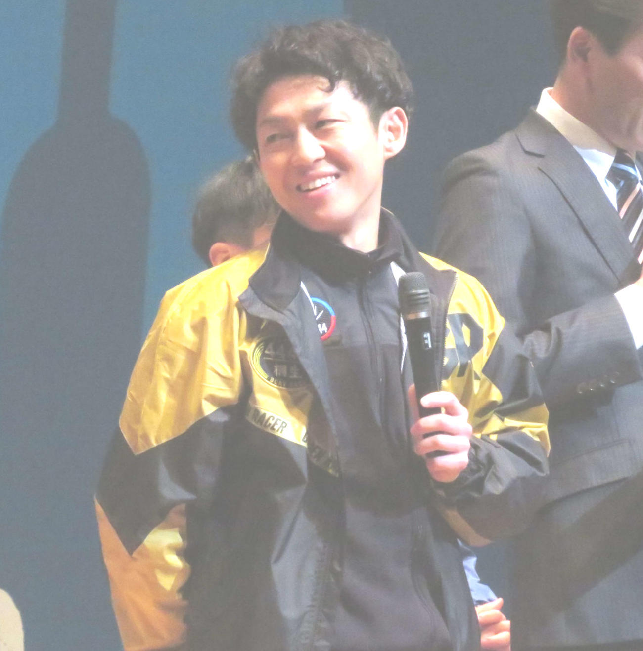 オープニングセレモニーに登場した桐生順平