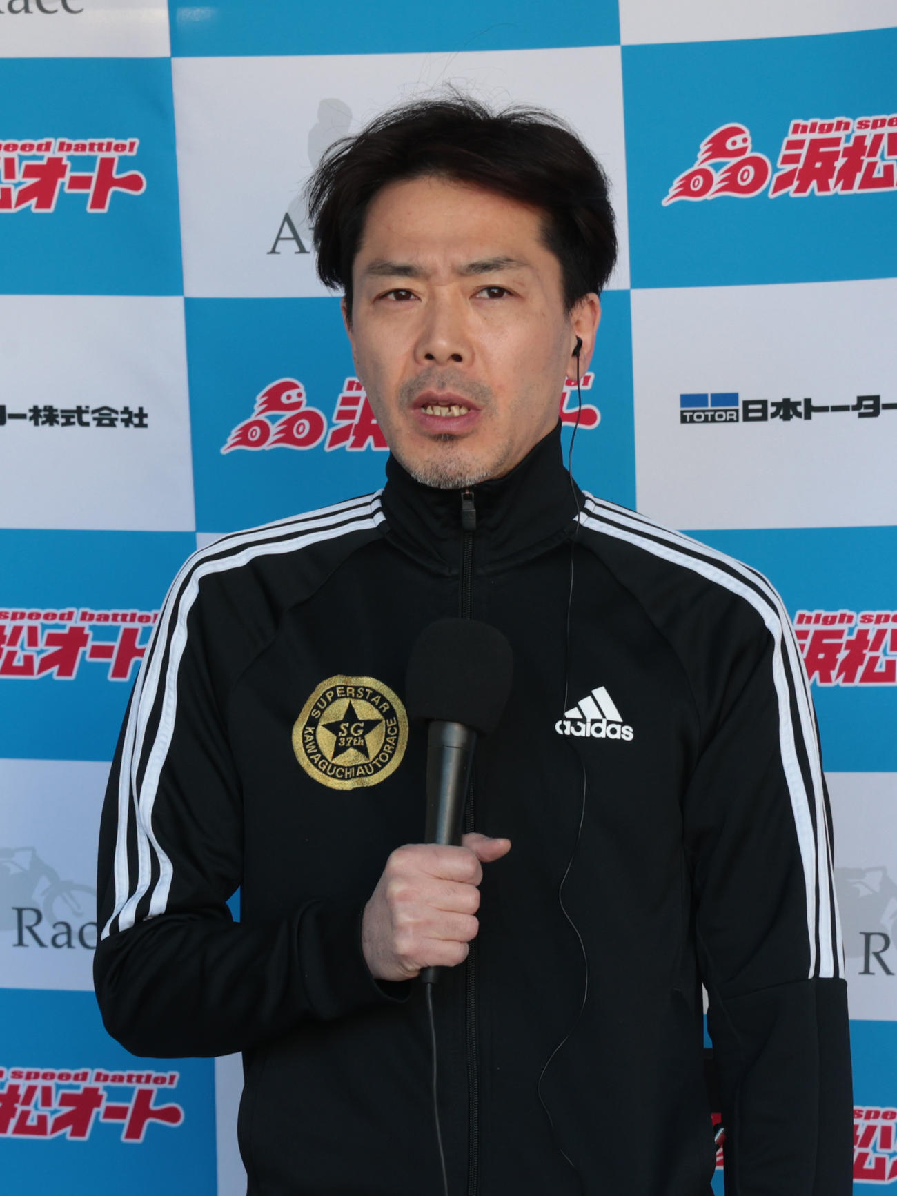 最終予選6Rの勝利者インタビューに答える木村武之（撮影・柴田隆二）