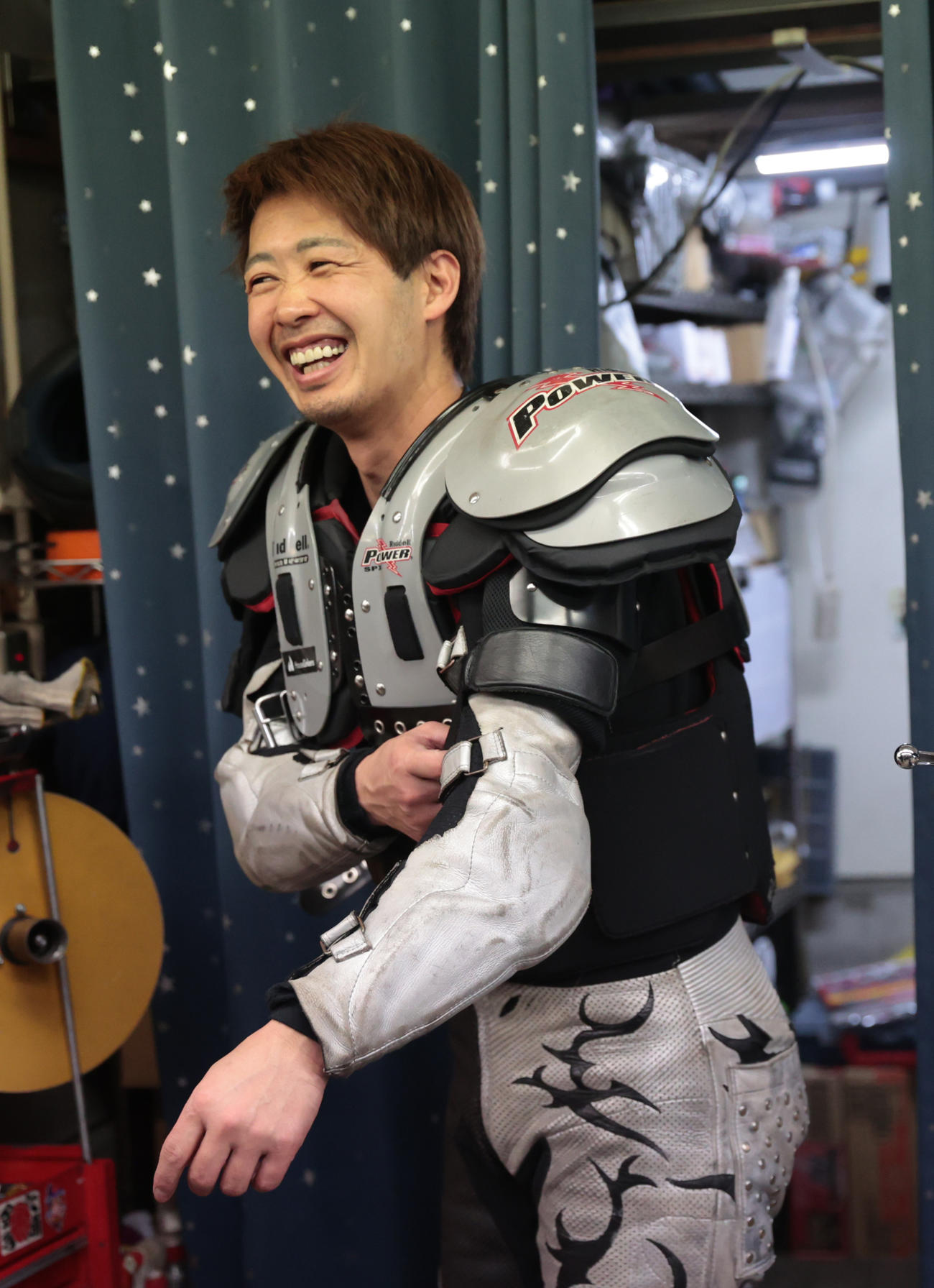 最終予選10Rで1着の金子大輔は2連勝を決め笑顔を見せる（撮影・柴田隆二）