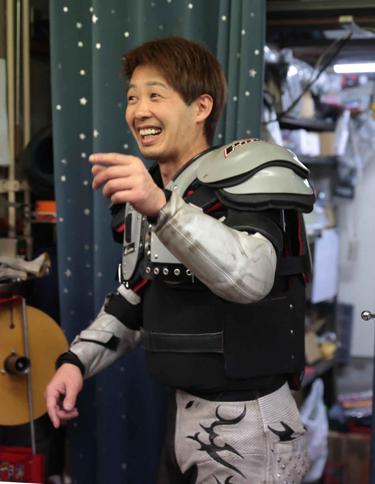 最終予選10Rで1着の金子大輔は2連勝を決め笑顔を見せる（撮影・柴田隆二）