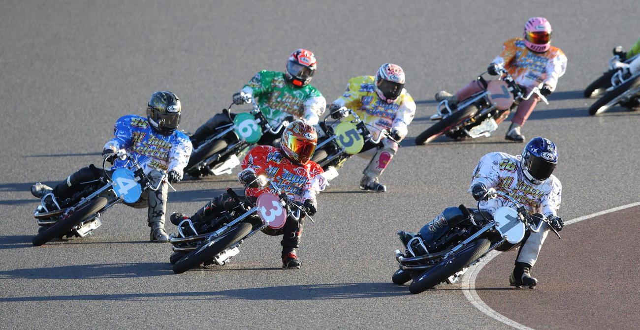 優勝戦12R、1着青山周平（1）、2着鈴木宏和（3）、3着金子大輔（4）（撮影・柴田隆二）