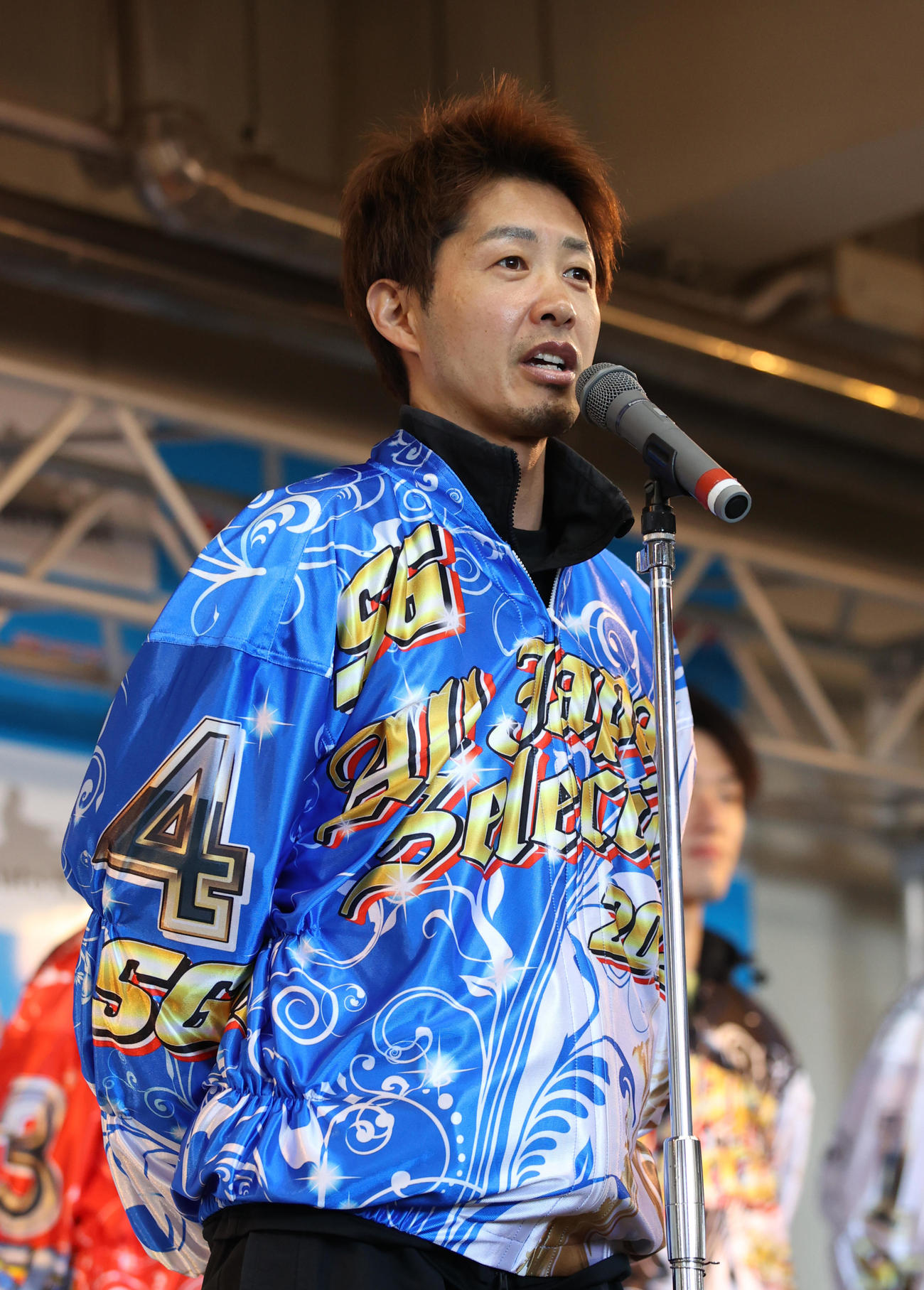 優勝戦出場選手紹介であいさつする金子大輔（撮影・柴田隆二）