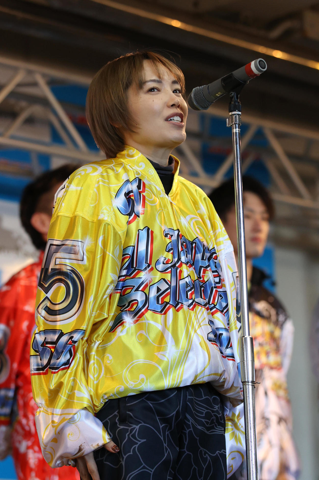優勝戦出場選手紹介であいさつする佐藤摩弥（撮影・柴田隆二）