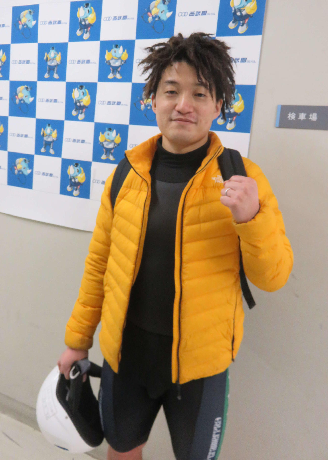 八嶋稔真が強風に負けず逃げ切り発進を決めた