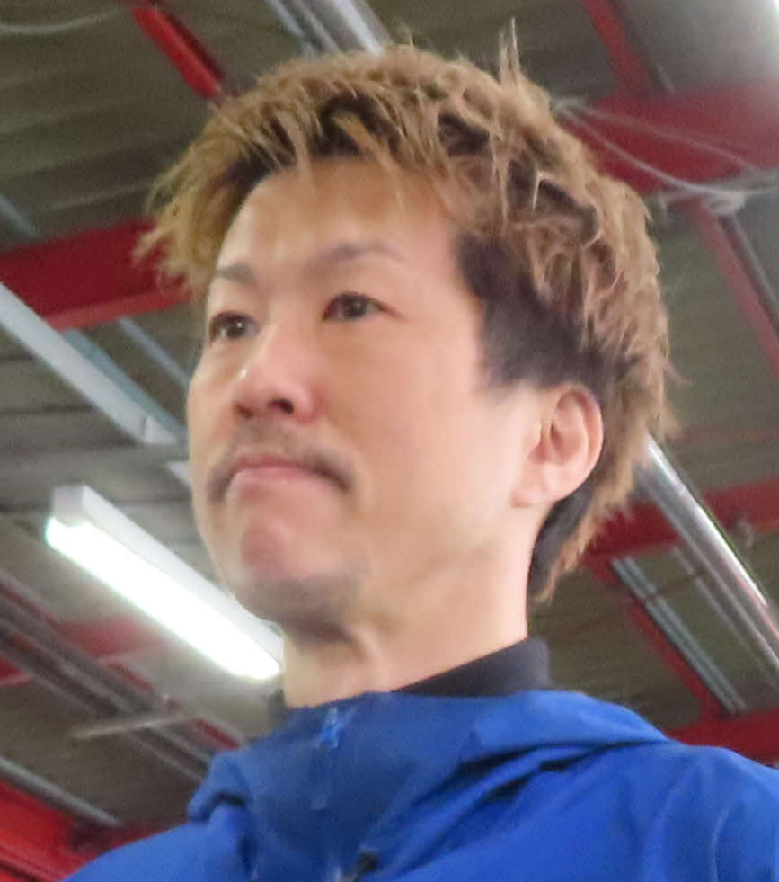 エース機を手にして意気上がる石倉洋行