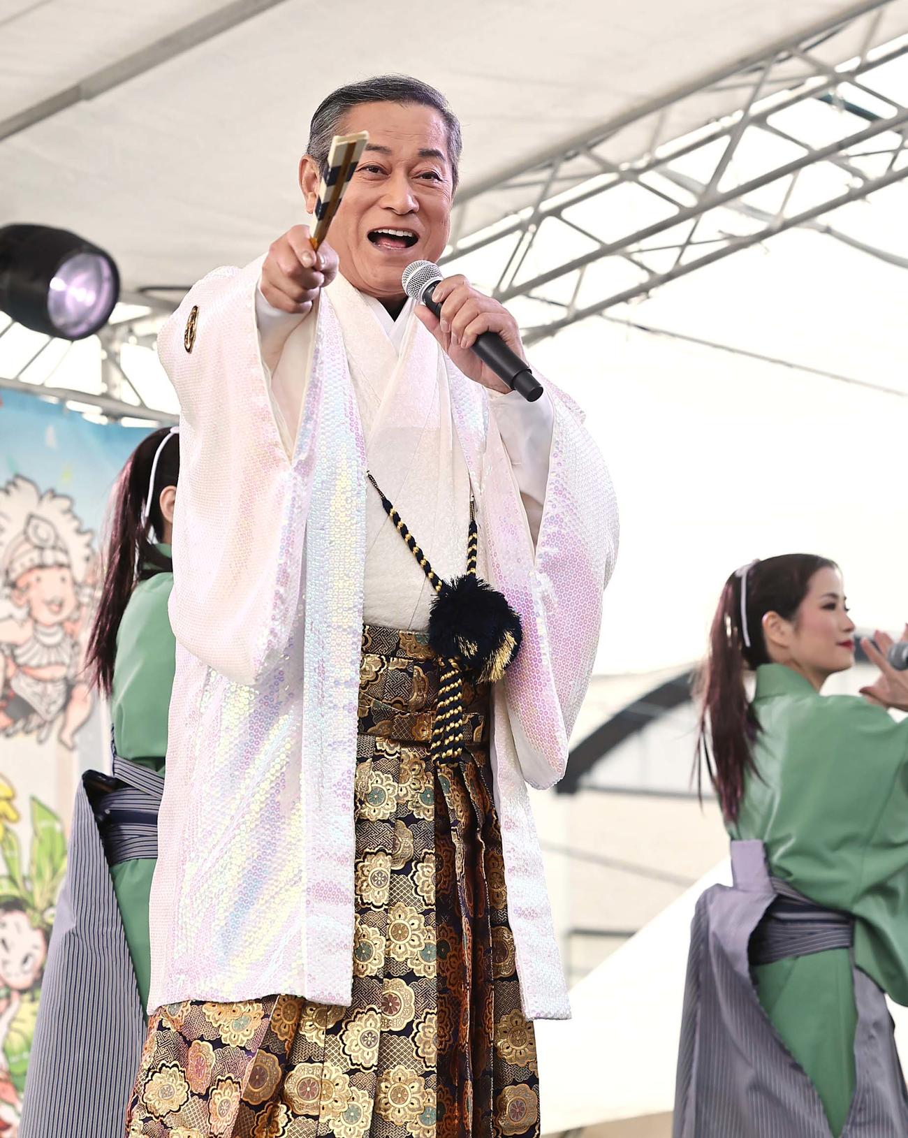 第40回全日本選抜競輪　スペシャルショーで歌う松平健（撮影・上田博志）