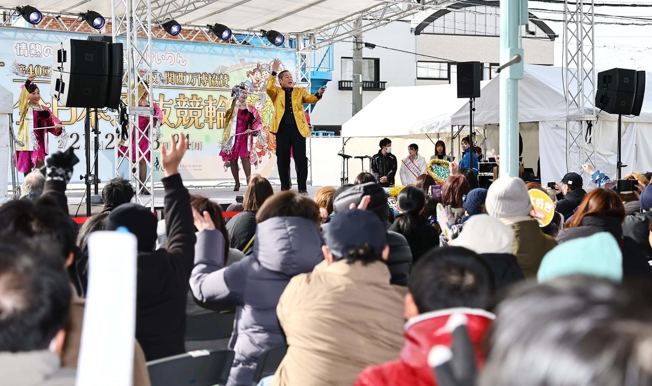第40回全日本選抜競輪　スペシャルショーで歌う松平健（撮影・上田博志）