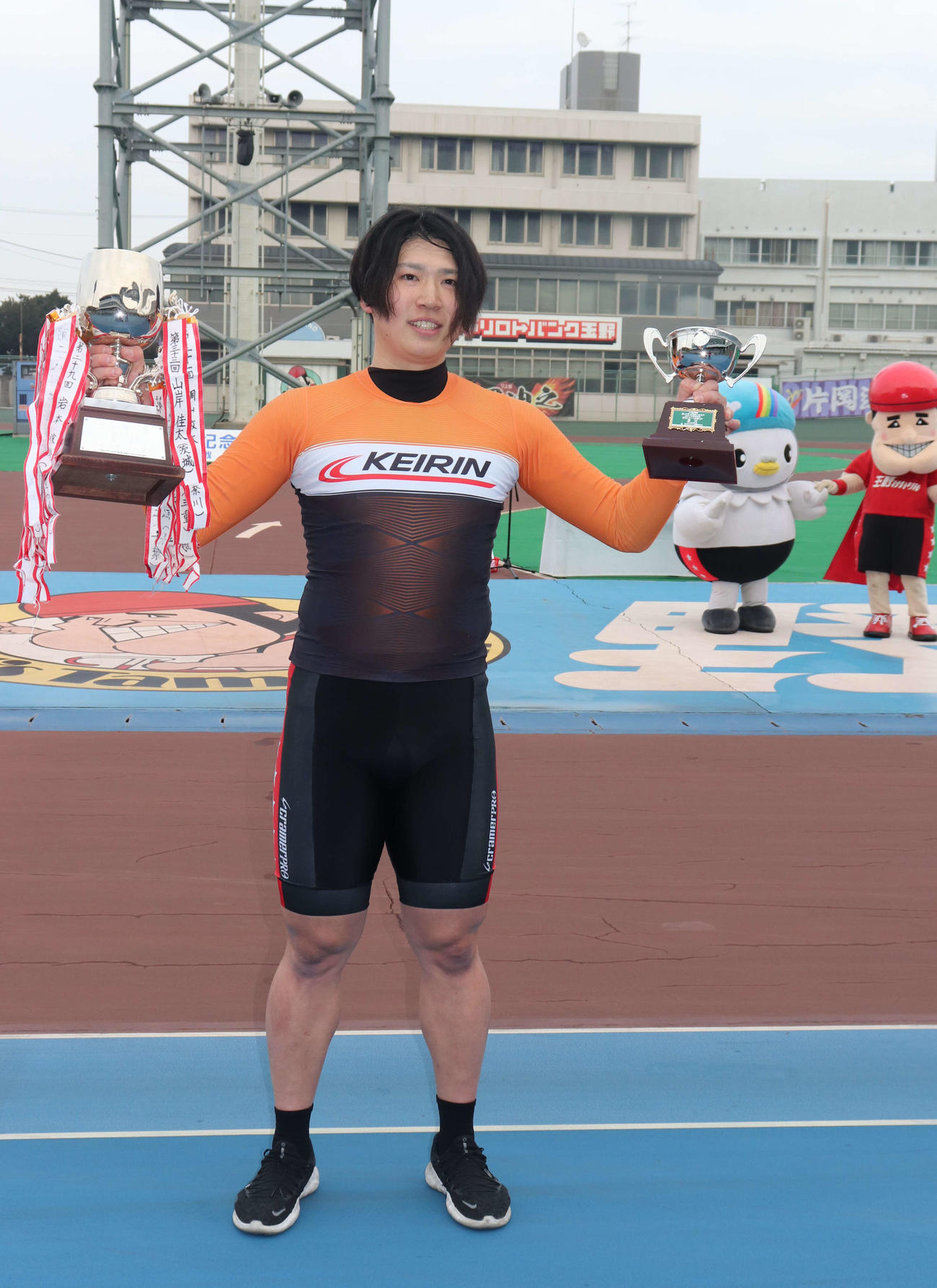 市橋司優人がS級初優勝。日刊スポーツ杯と古田泰久記念杯をを手に笑顔