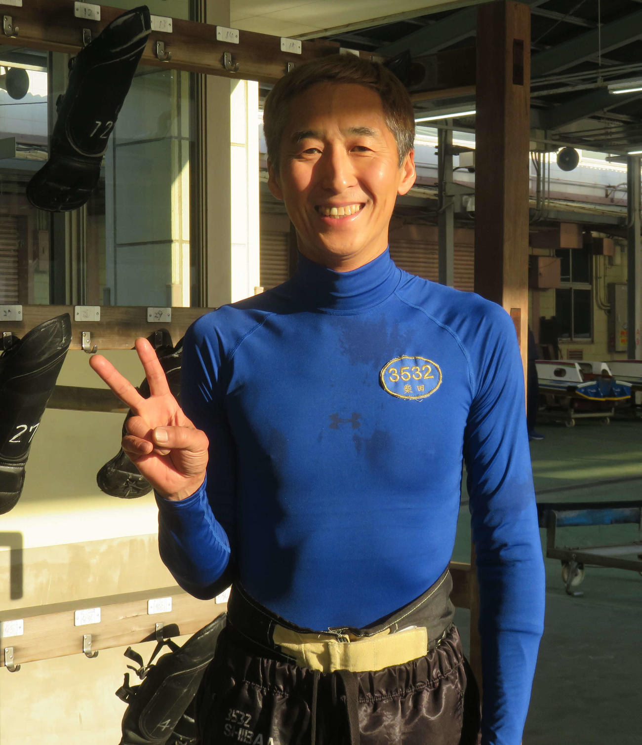 柴田光は通算1900勝を達成し、喜びのVサイン