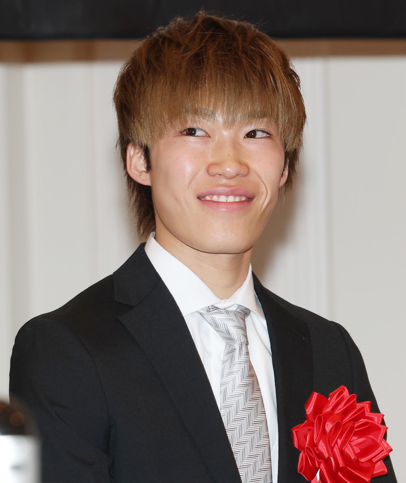 敢闘賞を受賞した佐藤励（撮影・野上伸悟）
