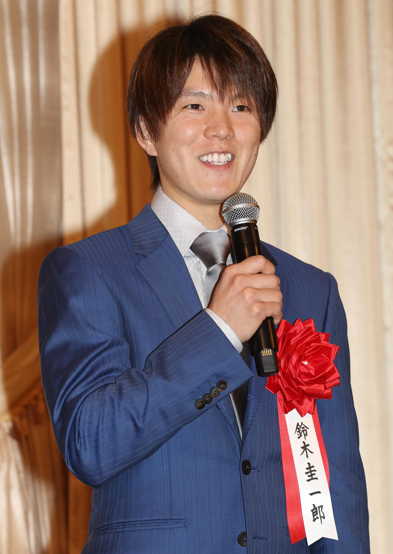 技能賞を受賞し笑顔の鈴木圭一郎（撮影・野上伸悟）