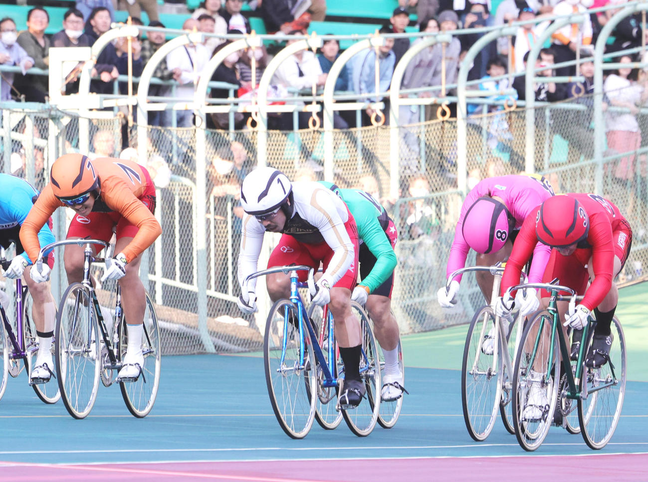 ウィナーズカップ決勝1着の古性優作（中央）、2着の真杉匠（左）、3着の新山響平（右）