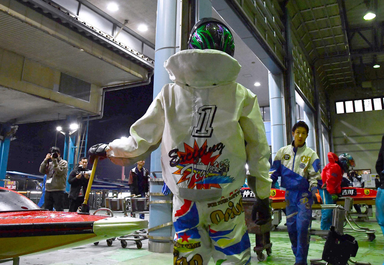 SGボートレースクラシック5日目　10R、1着の4371西山貴浩（撮影・岩下翔太）