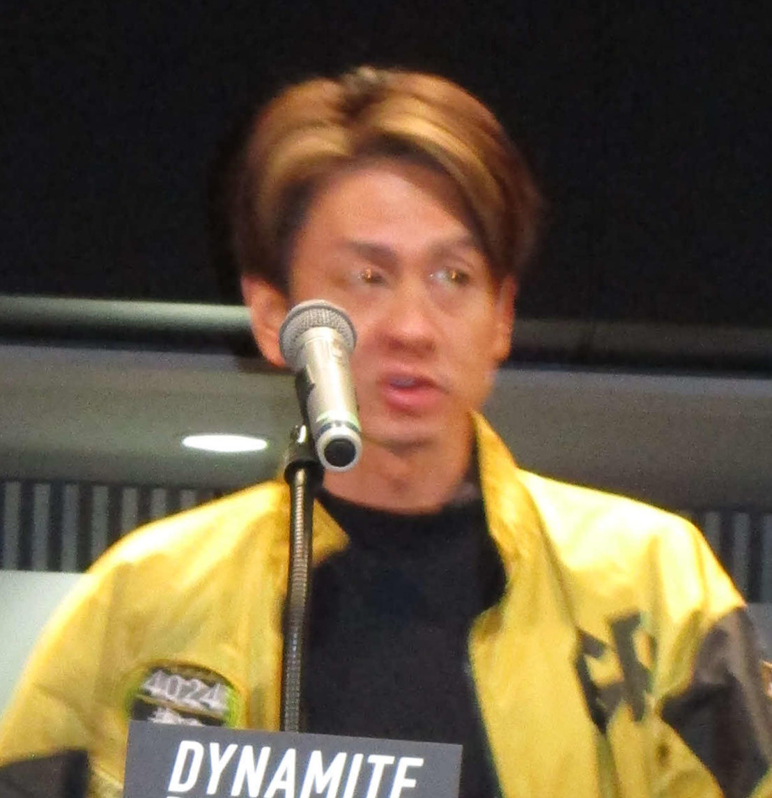 初日12RツッキーDR戦1枠の井口佳典が、ファンの前で気合を示した（撮影・安井雅彦）