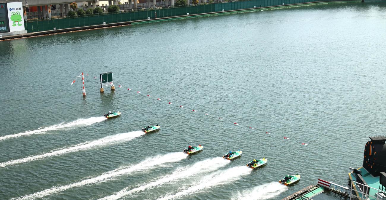 9R後にレース間特訓はやや強めのホーム向かい風が吹く中で行われた