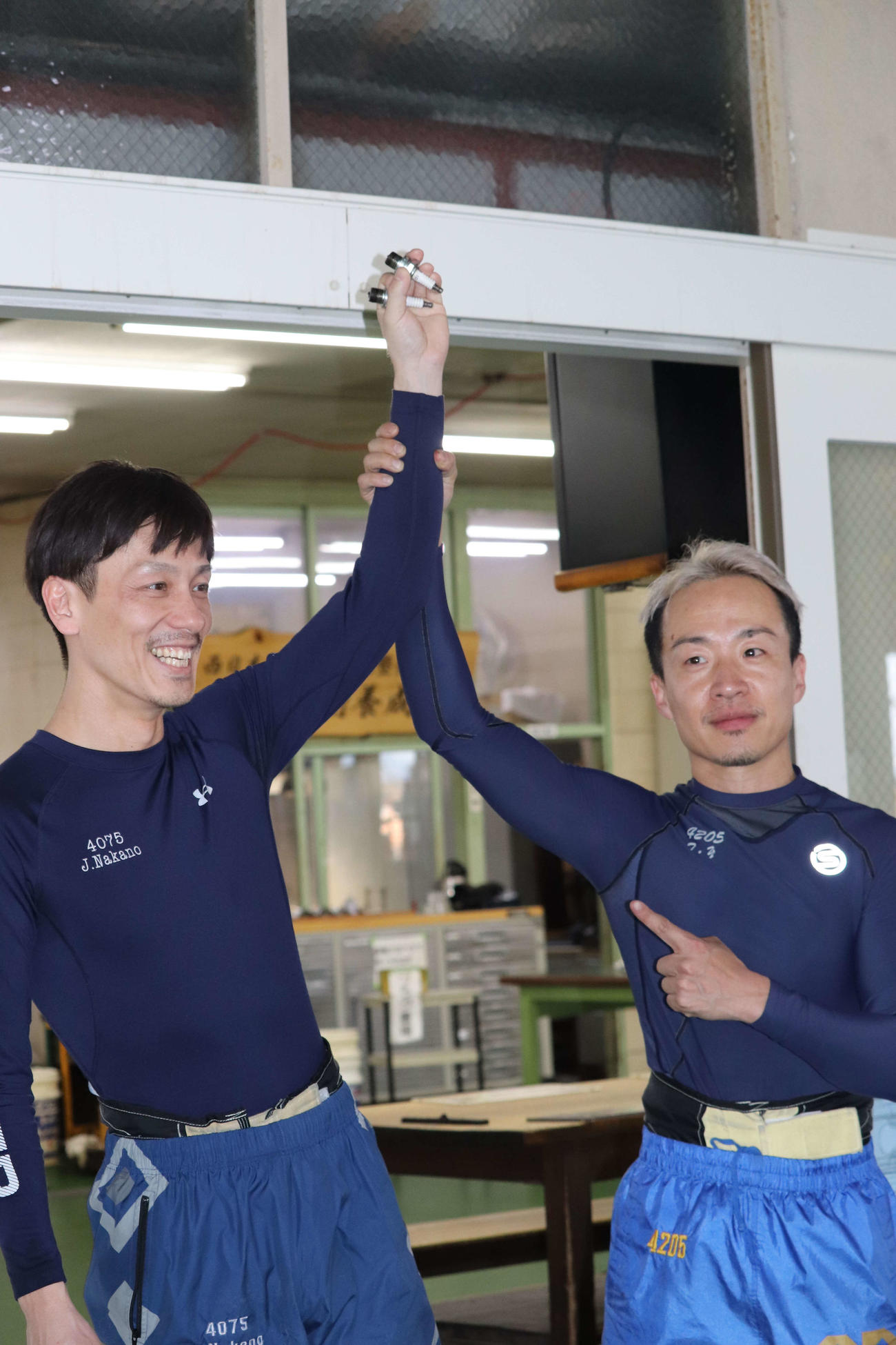 幻の優勝戦となった1枠中野次郎を4枠の山口剛がたたえた
