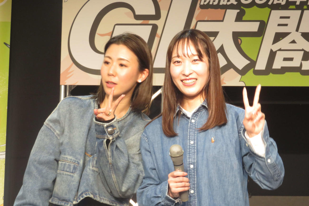 高憧四季（右）と鎌倉涼がトークショー。多くのファンが集まった