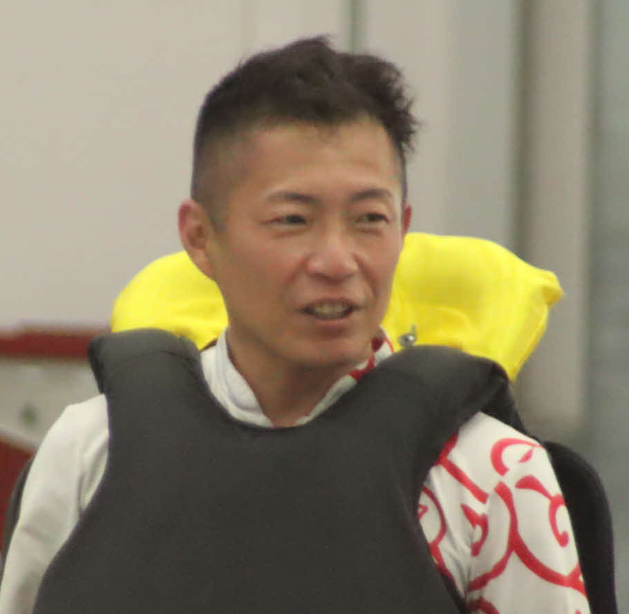 向所浩二が伸びを求めて調整する