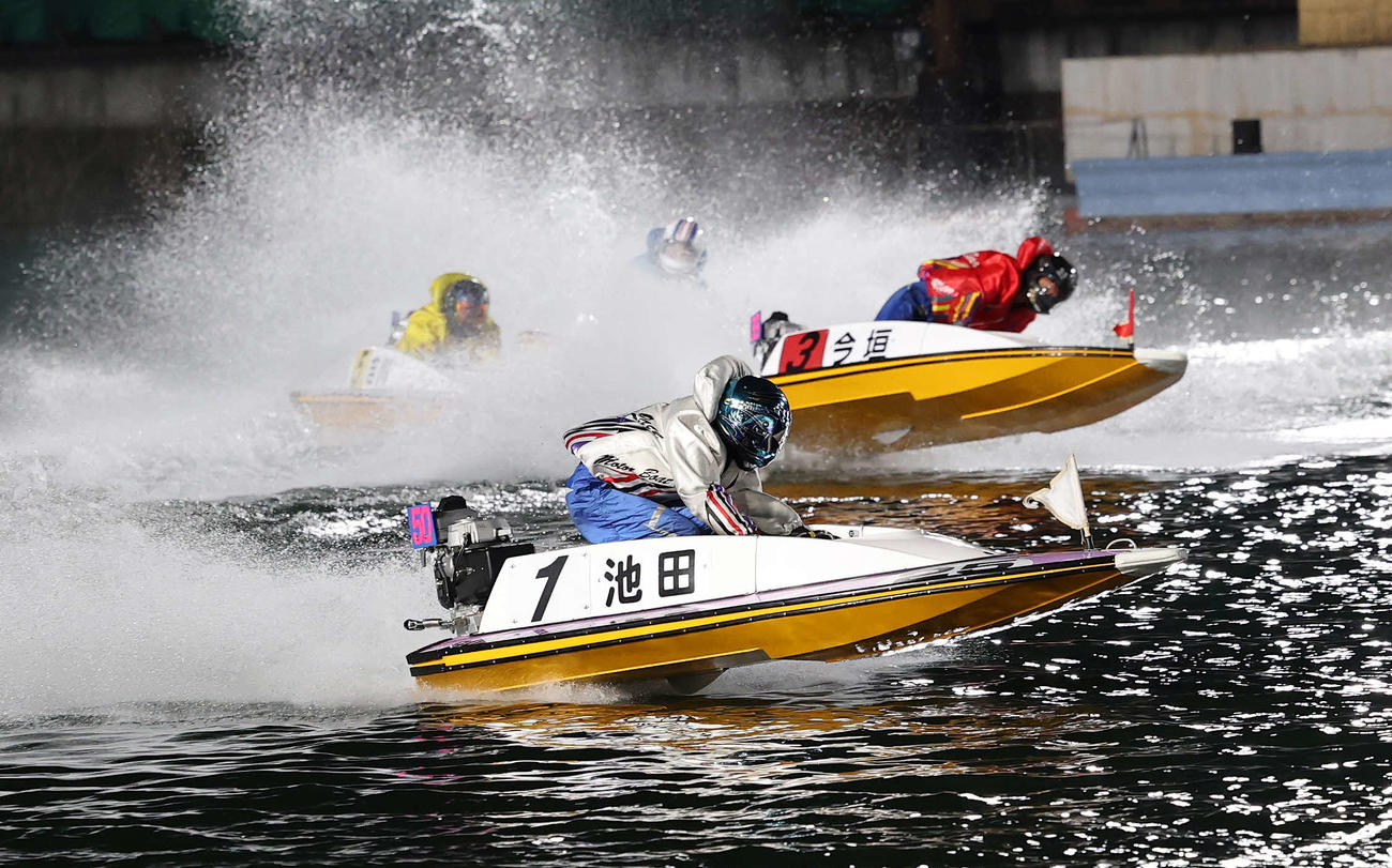 桐生12R　池田（手前）がドリーム戦制した1周2M（撮影・鈴木正人）