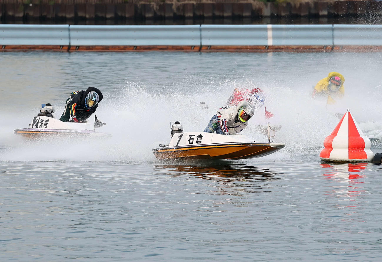 桐生6R　石倉洋行（手前）が制した1周2M（撮影・鈴木正人）