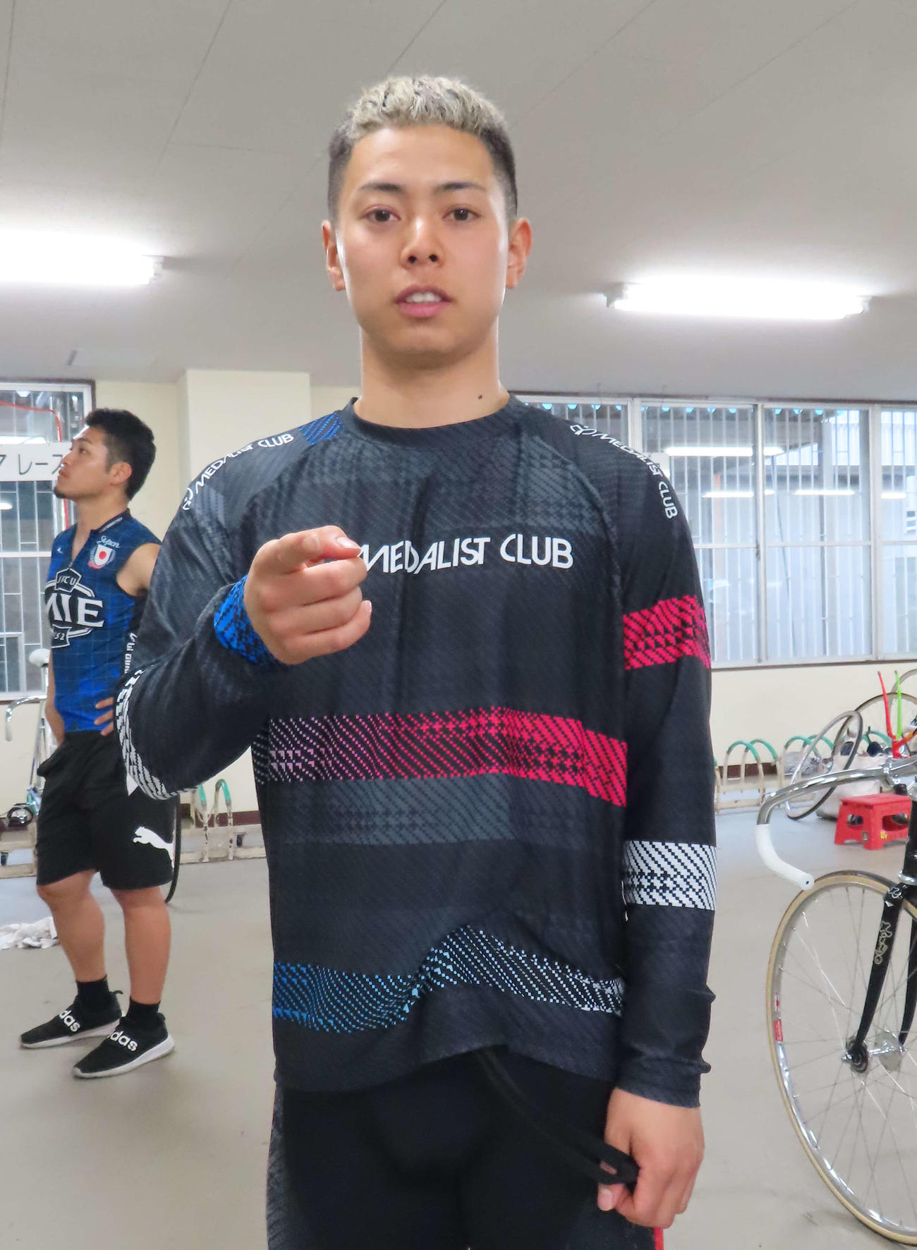 得意の単騎戦でV取りに挑む渡辺雅也（撮影・野島成浩）