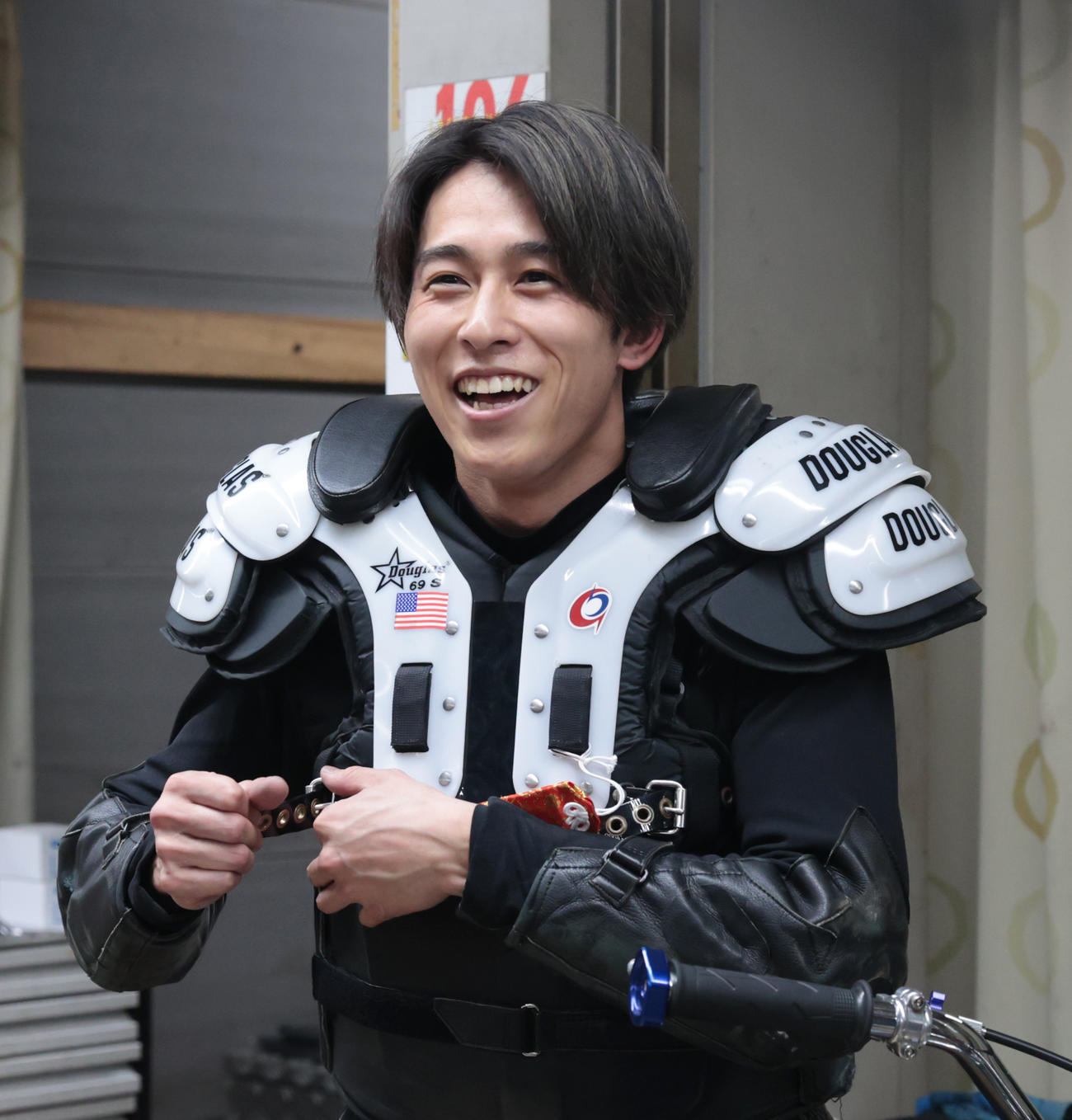 予選3Rで2着の森下輝は笑顔を見せる（撮影・柴田隆二）
