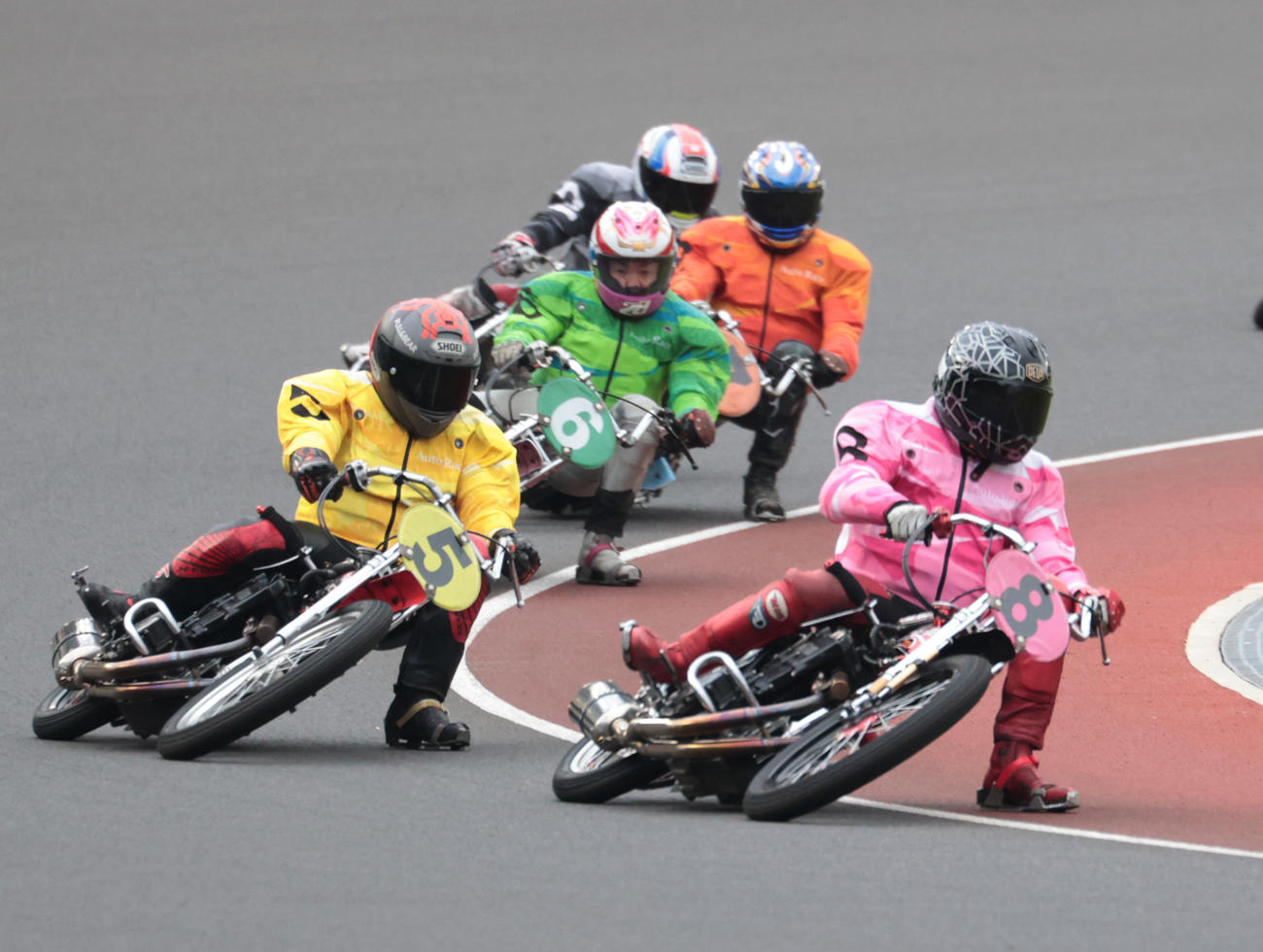 予選1R、1着篠原睦（8）、2着渡辺篤（5）、3着岩崎亮一（6）（撮影・柴田隆二）