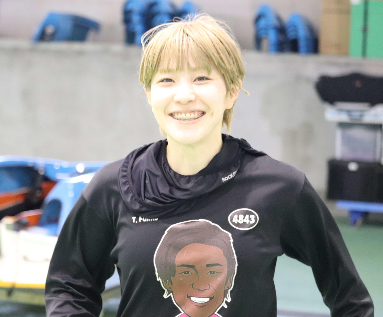 3日目10Rの勝利者インタビューを終えた深尾巴恵がにっこり笑顔