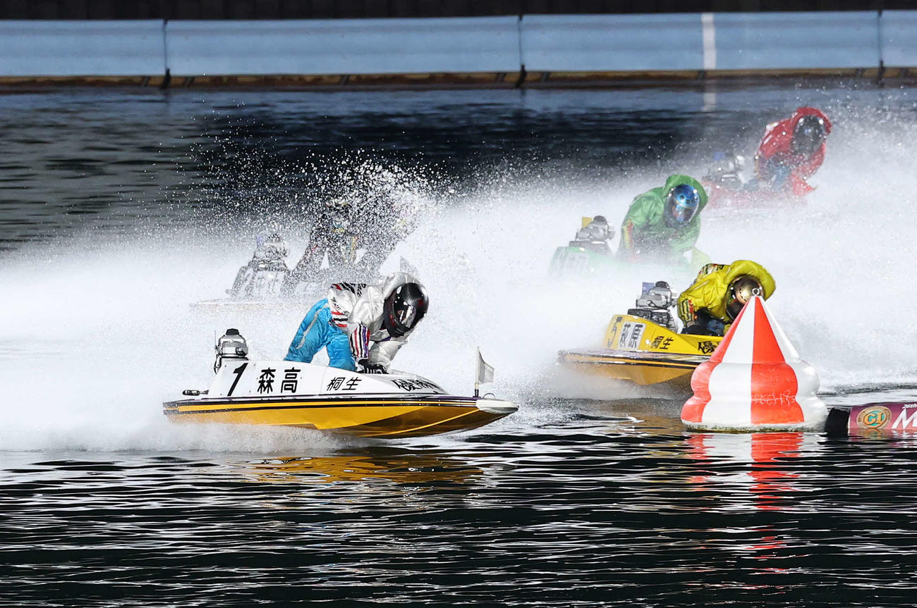 桐生12R　マスターズチャンピオンを制した森高の1周2M（撮影・鈴木正人）