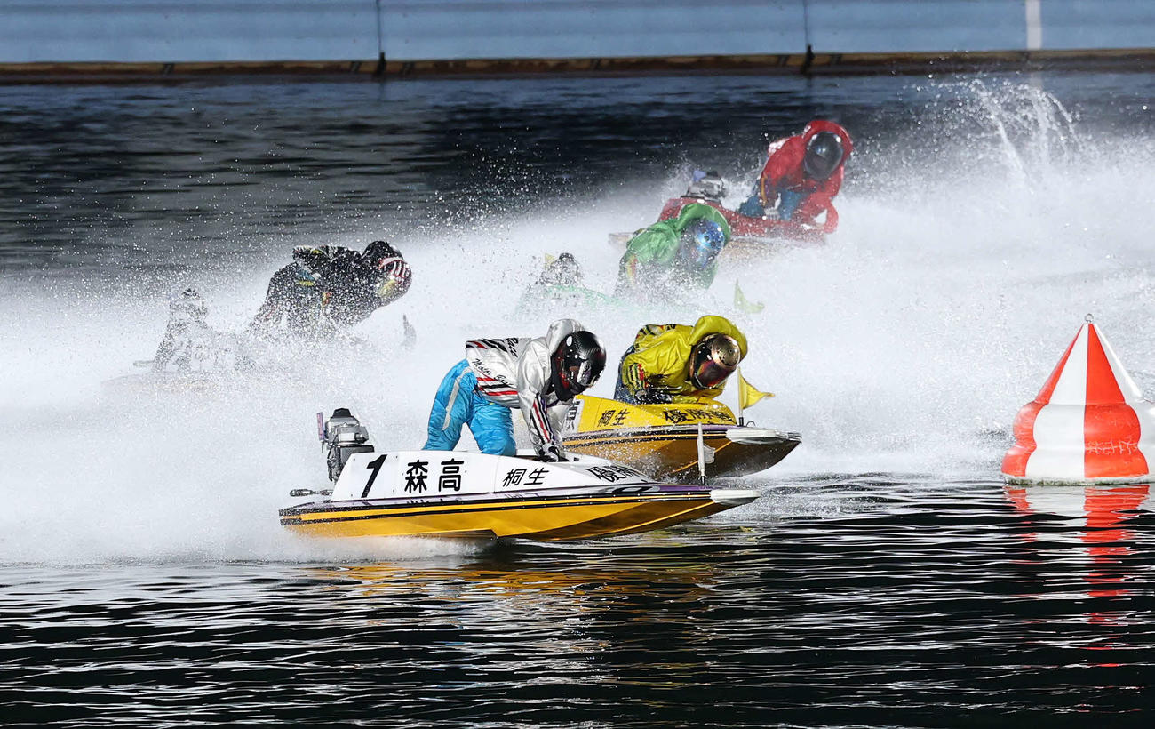桐生12R　マスターズチャンピオンを制した森高の1周2M（撮影・鈴木正人）