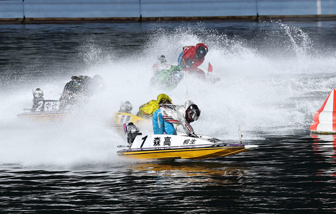 桐生12R　マスターズチャンピオンを制した森高の1周2M（撮影・鈴木正人）