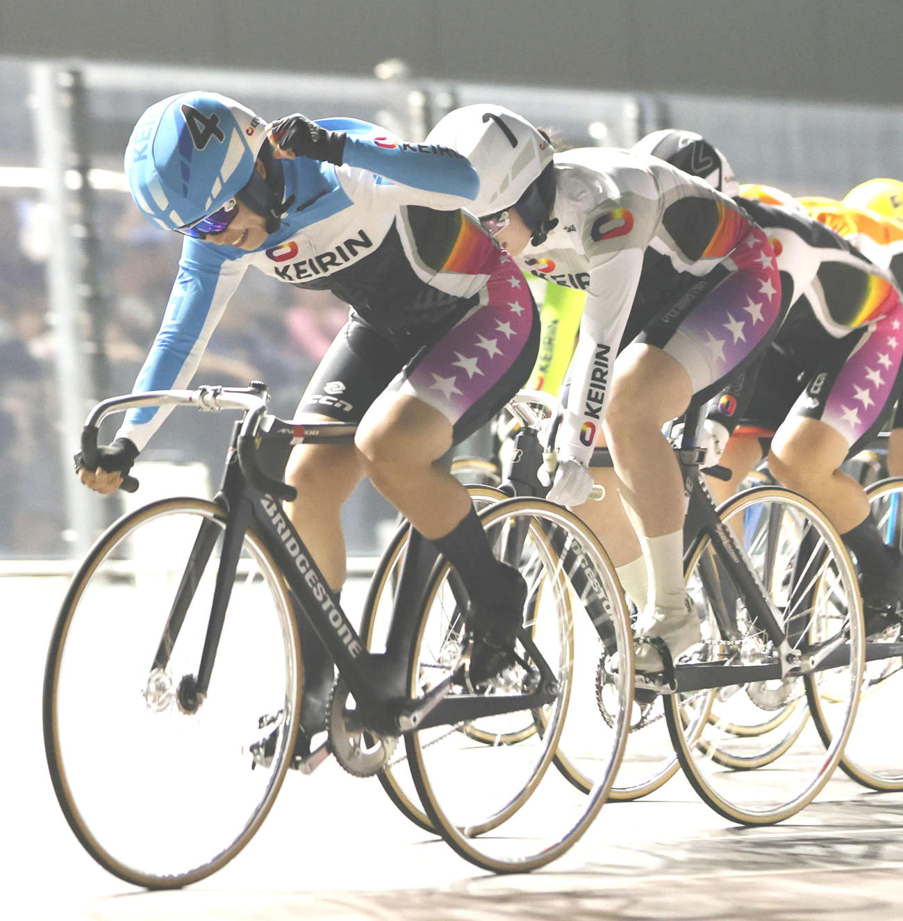 オールガールズクラシック決勝で2着に敗れた児玉碧衣（右）と、優勝した佐藤水菜（左）