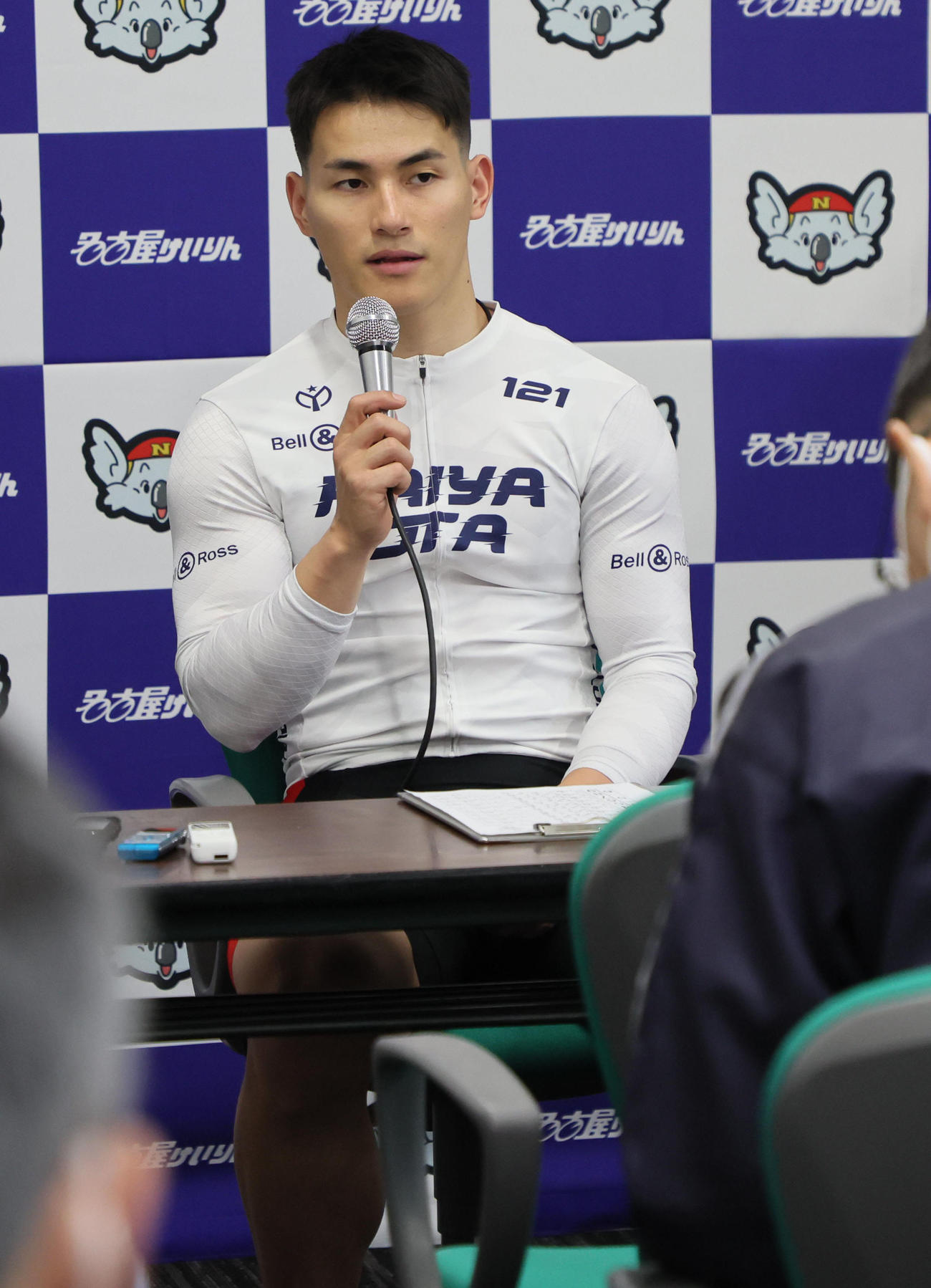 共同会見に応じた太田海也（撮影・宮崎幸一）