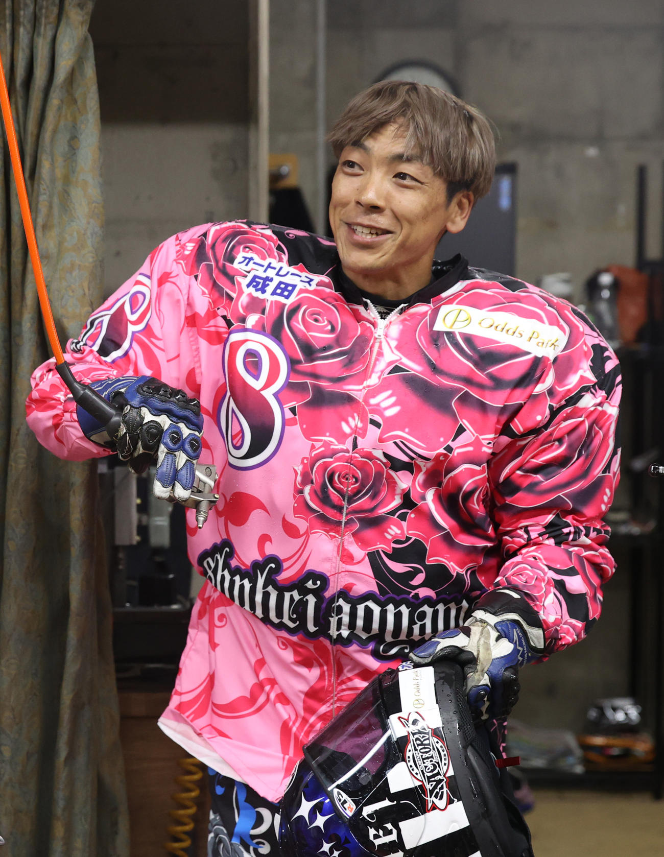 準決勝戦12Rで1着の青山周平は笑顔を見せる（撮影・柴田隆二）