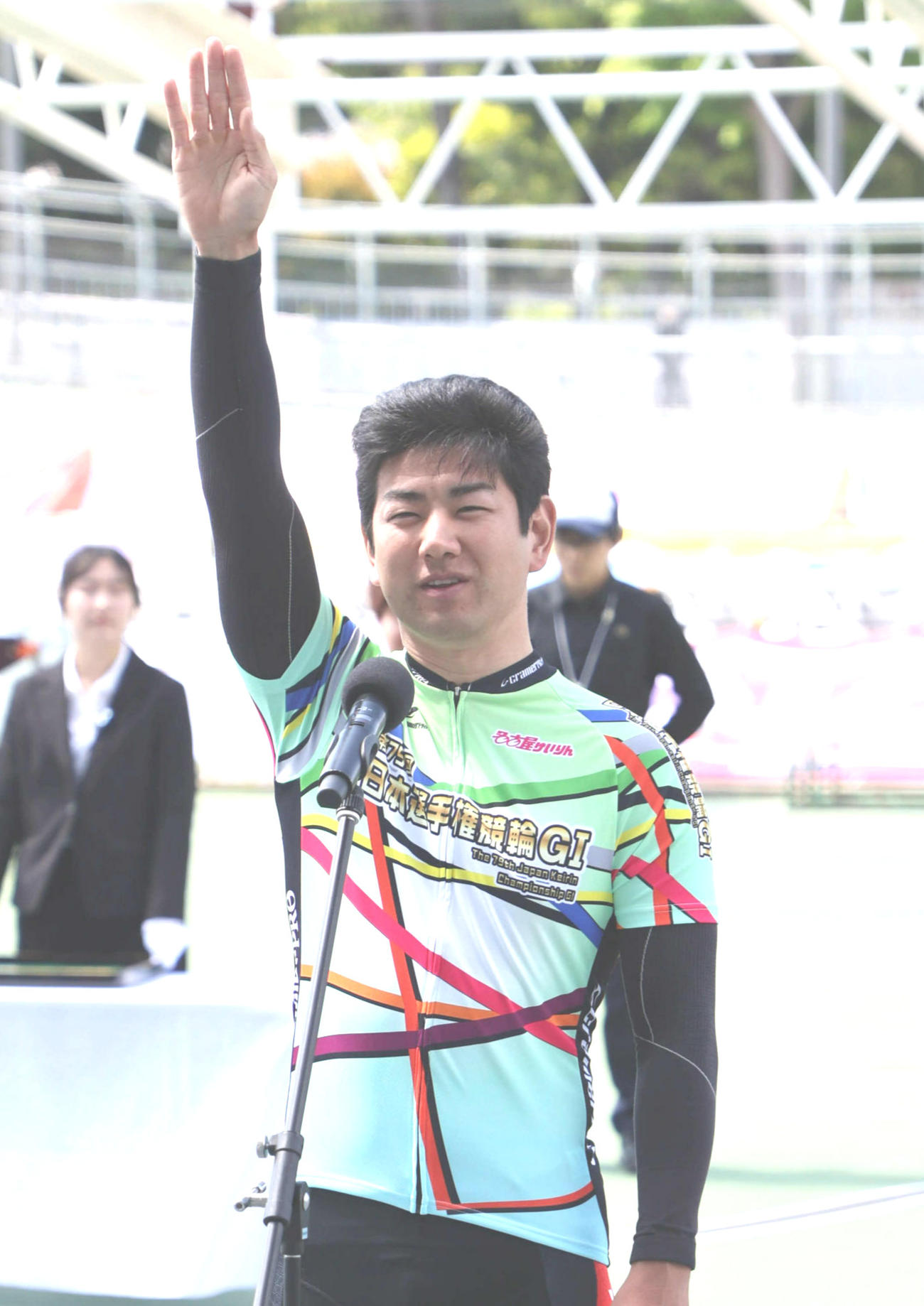 開会式で選手宣誓する藤井侑吾（撮影・宮崎幸一）