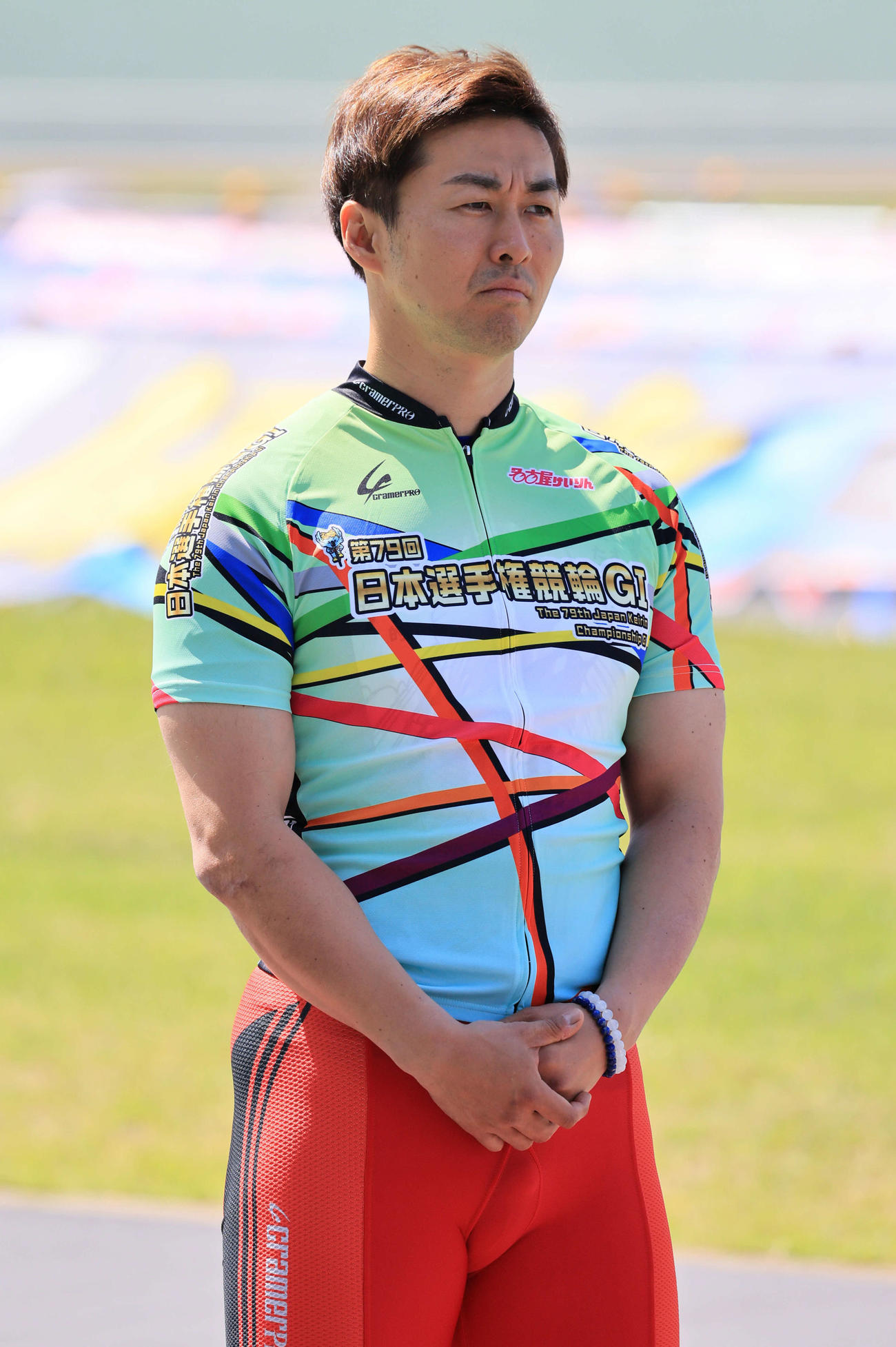 開会式に参加した前年度優勝者の平原康多（撮影・宮崎幸一）