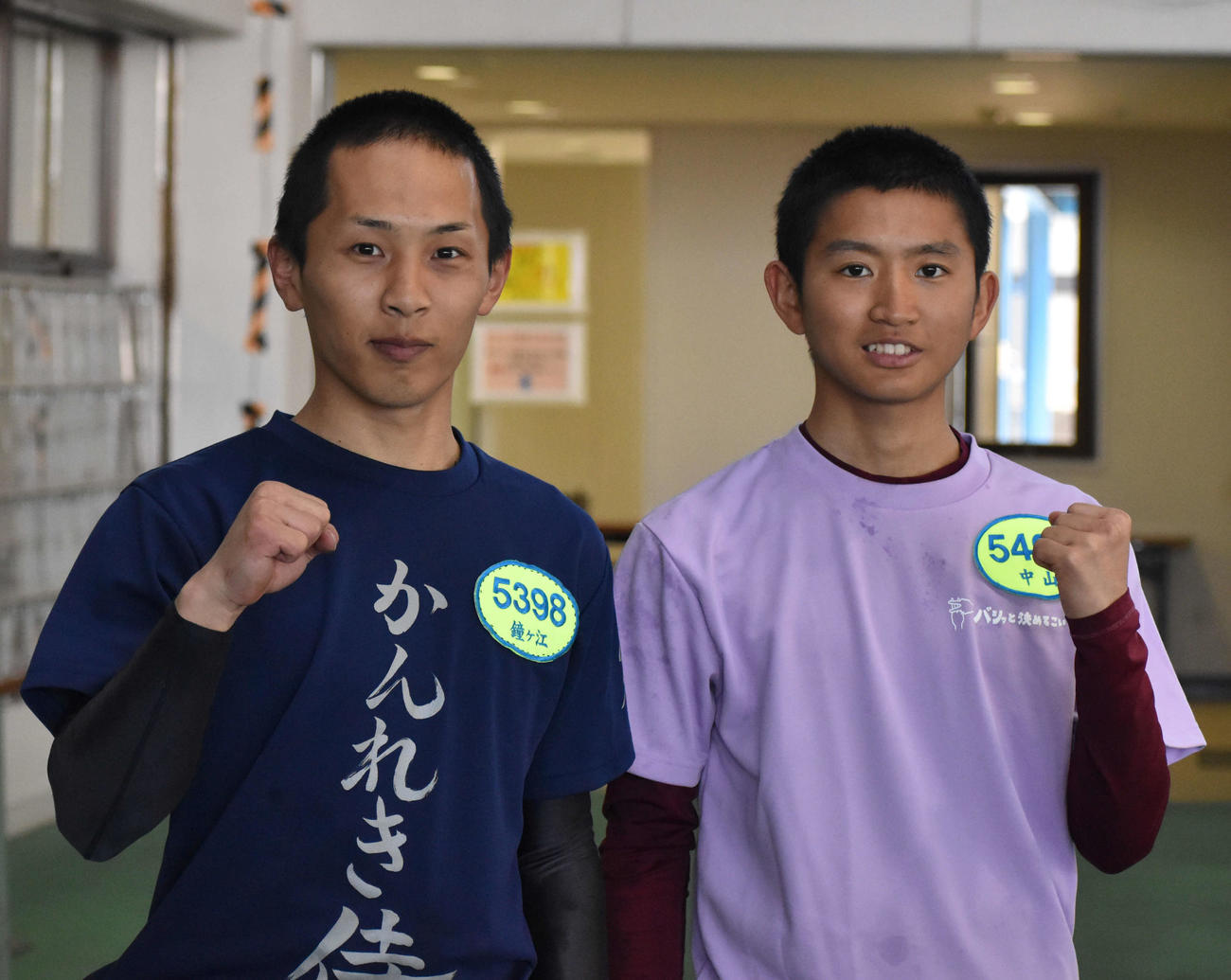 デビュー戦を迎える鐘ケ江真司（左）と、中山鷹輔（右）