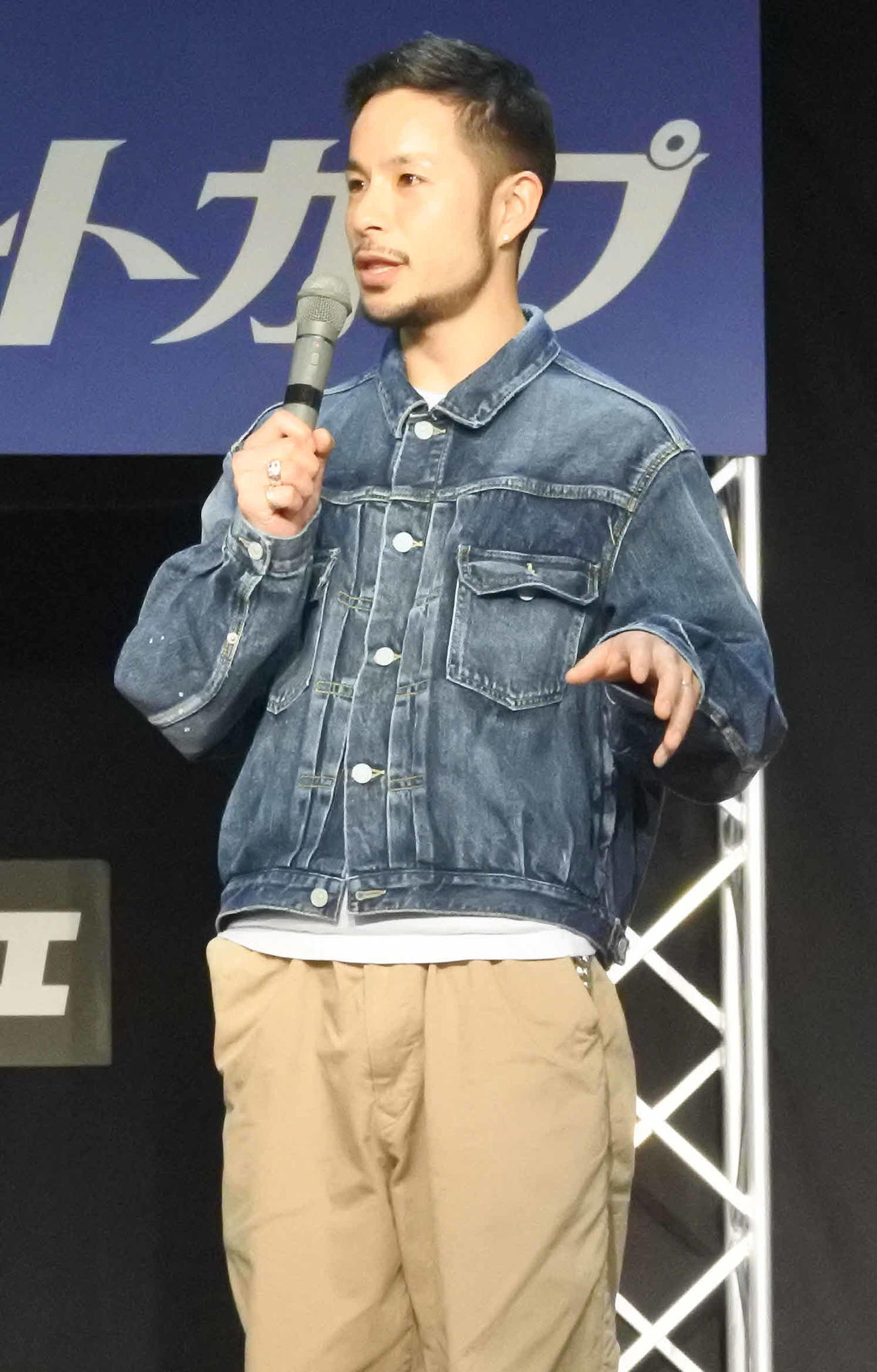 佐藤隆太郎はメリハリの利いたトークで会場を盛り上げた