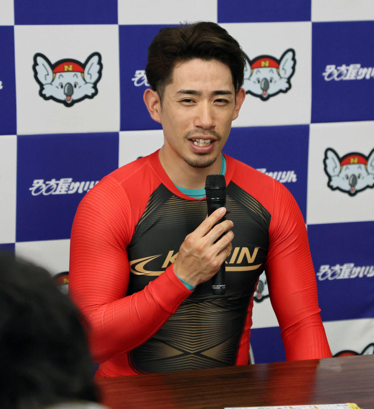 9Rを制してレースを振り返る新山響平（撮影・宮崎幸一）