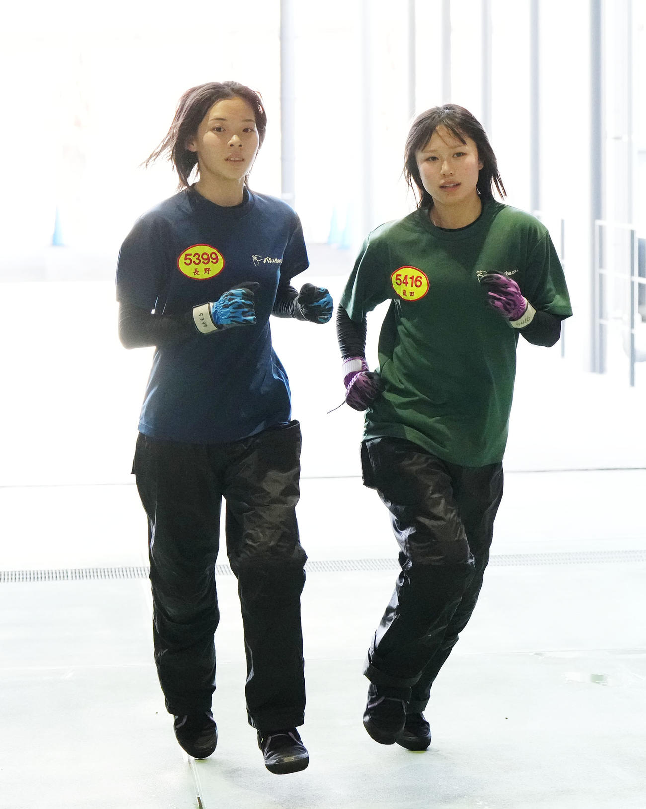 長野未来（左）と龍田真白の地元2人がデビュー戦に挑む