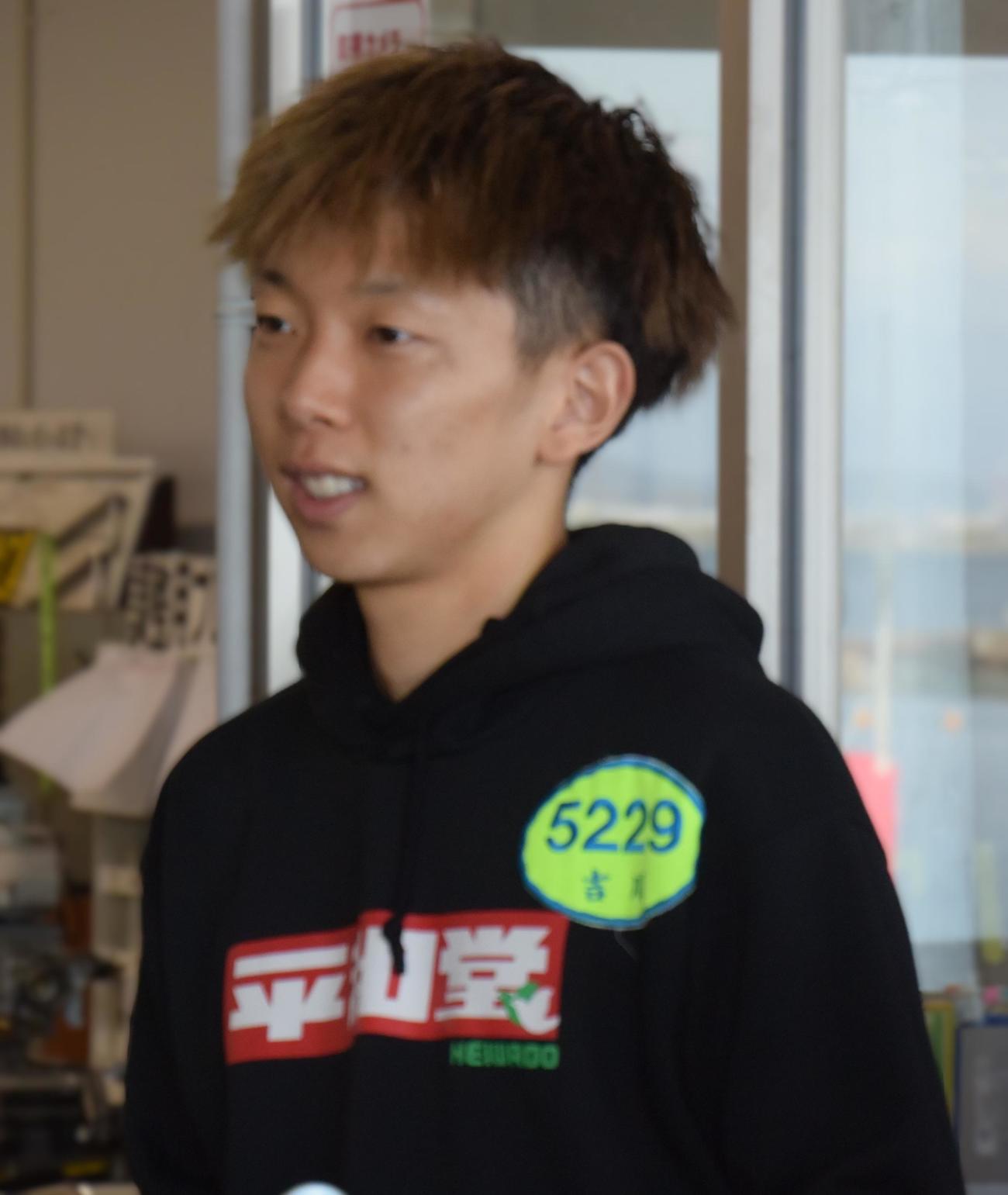 地元新鋭の吉川晴人が、軽快な走りを見せている