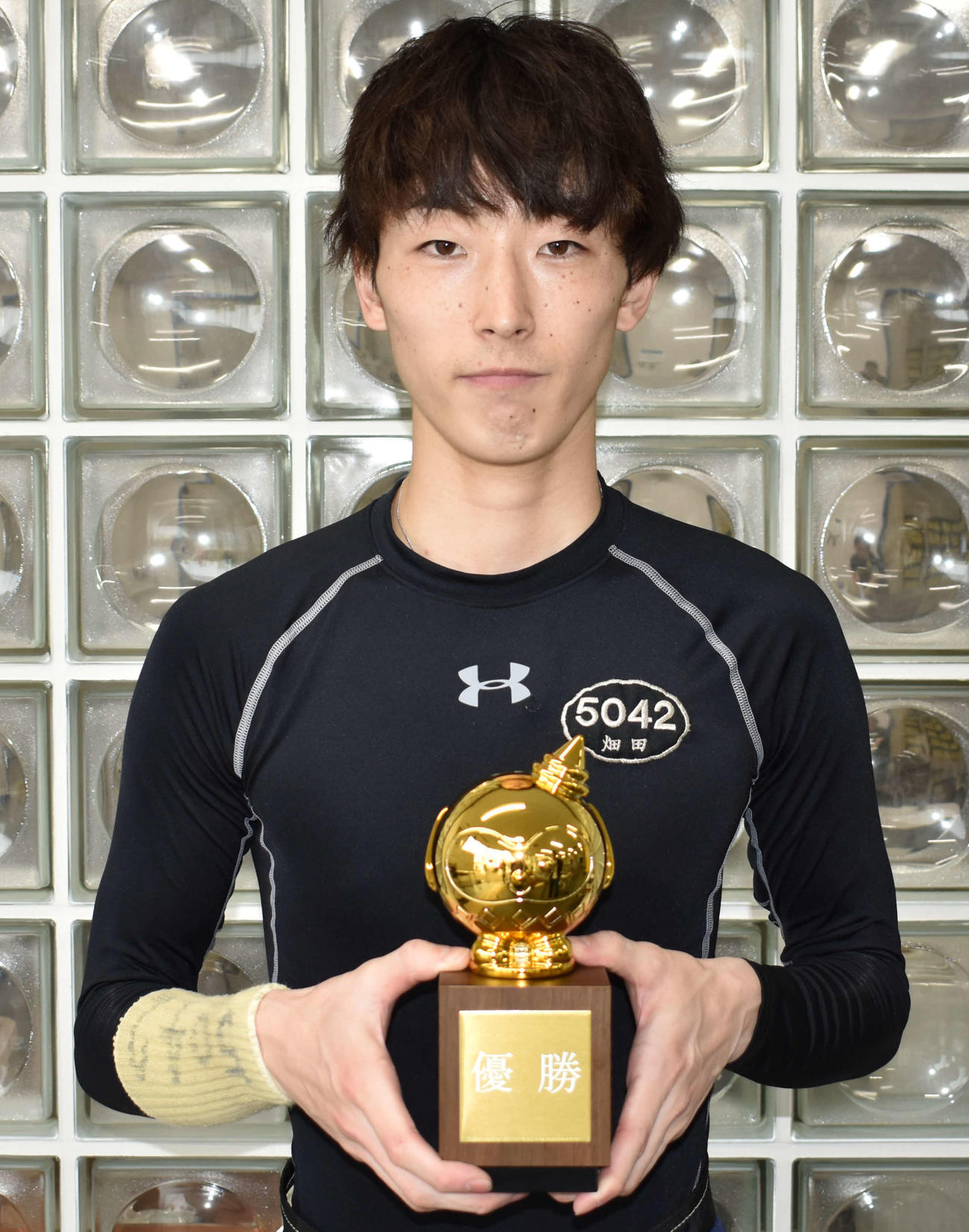 芦屋ボートで今年初優勝を手にした畑田汰一（撮影・浦田由紀夫）