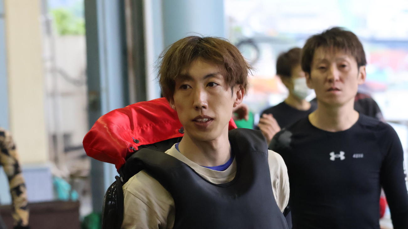 初日連勝スタートの尾上雅也が、5Rで逃げ切って予選首位通過を目指す（撮影・中森亮）