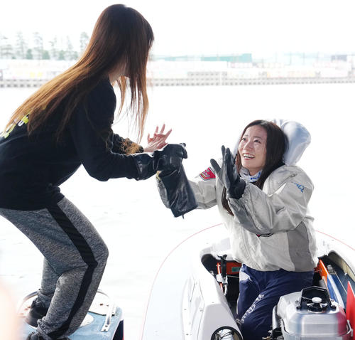 ボートレース】1枠の浜田亜理沙が逃げ切って大会初制覇、遠藤エミが