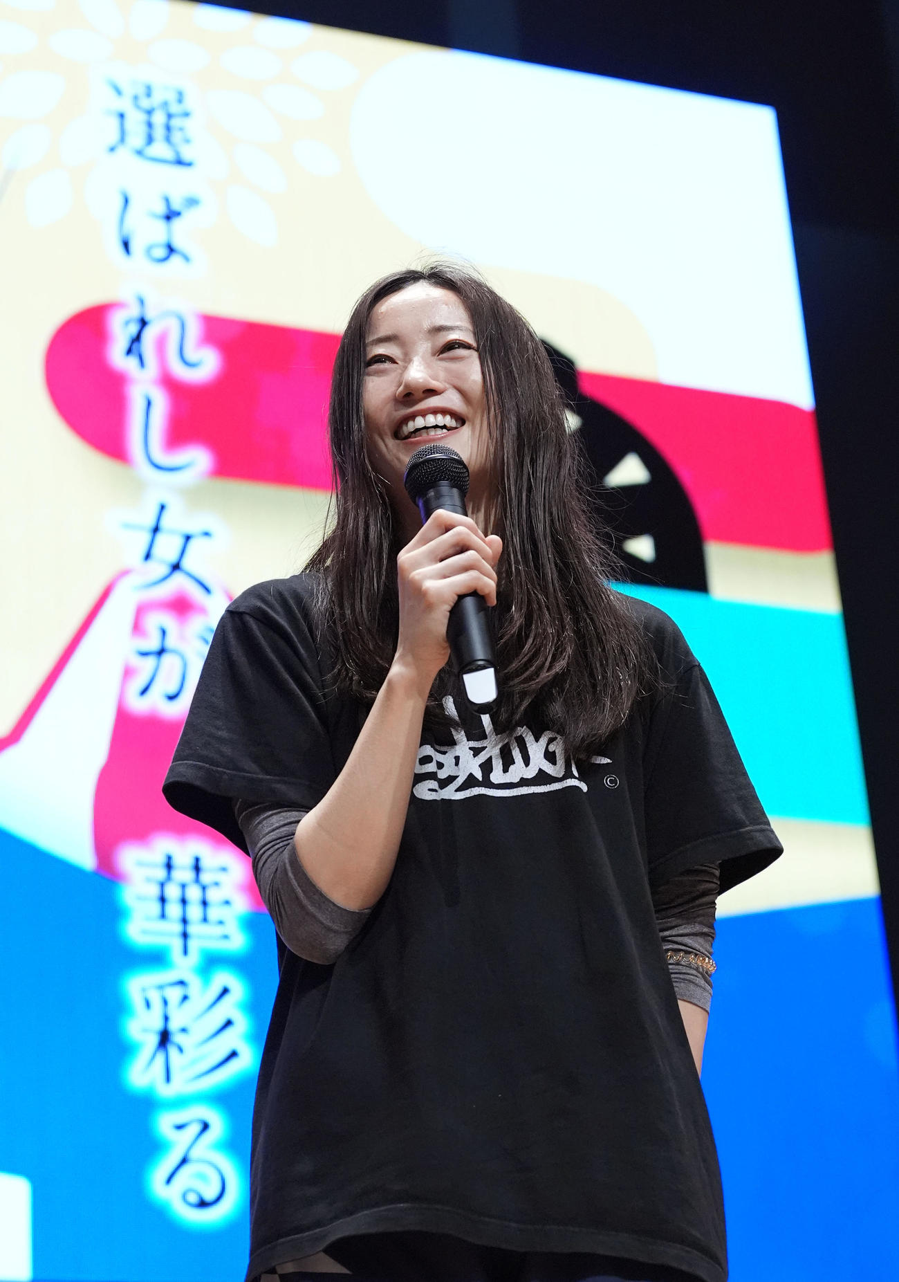 G2レディースオールスター「最終日・優勝戦」優勝し明るい表情でインタビューに応じる浜田亜理沙（撮影・森本幸一）＝2025年5月18日、ボートレースとこなめ