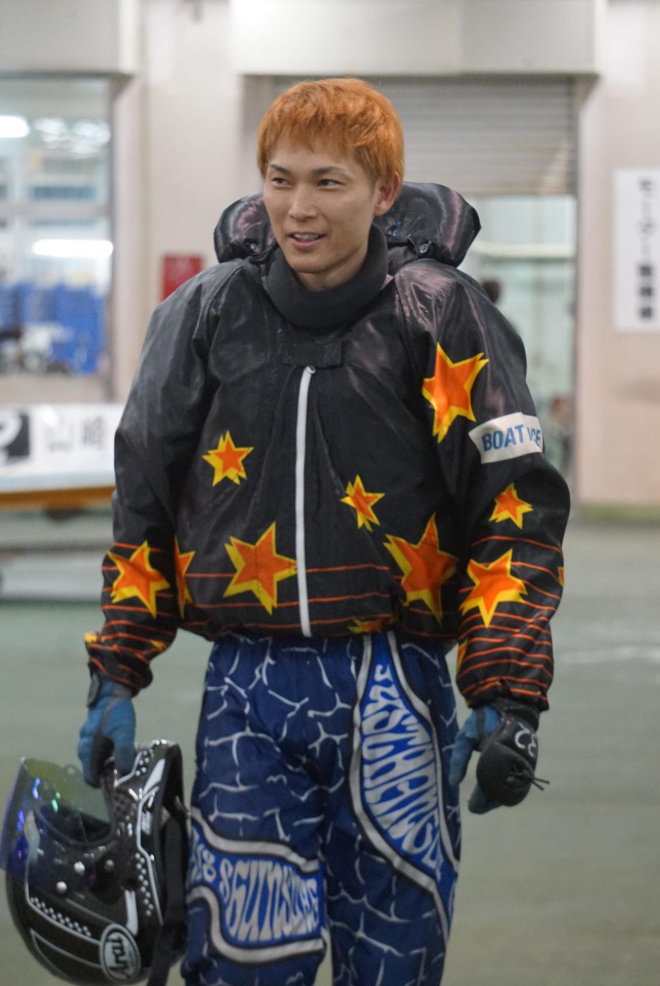 伏見俊介は大胆不敵なスリット勝負に出ている