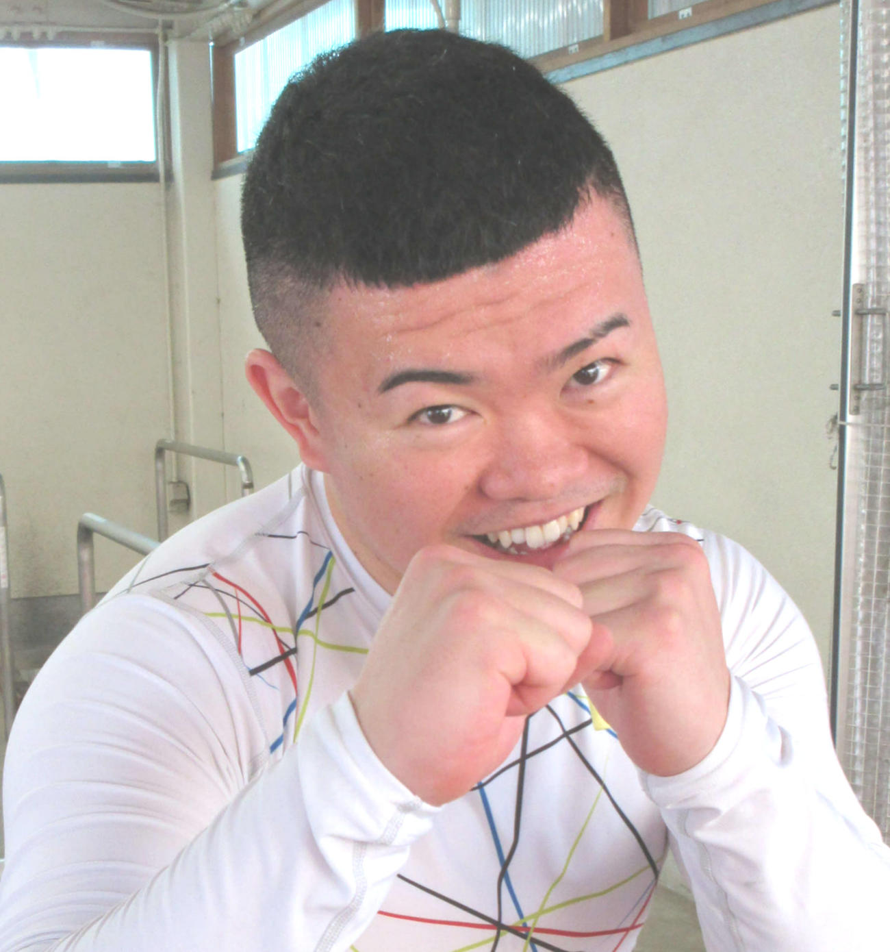 気合のポーズを決める高田修汰