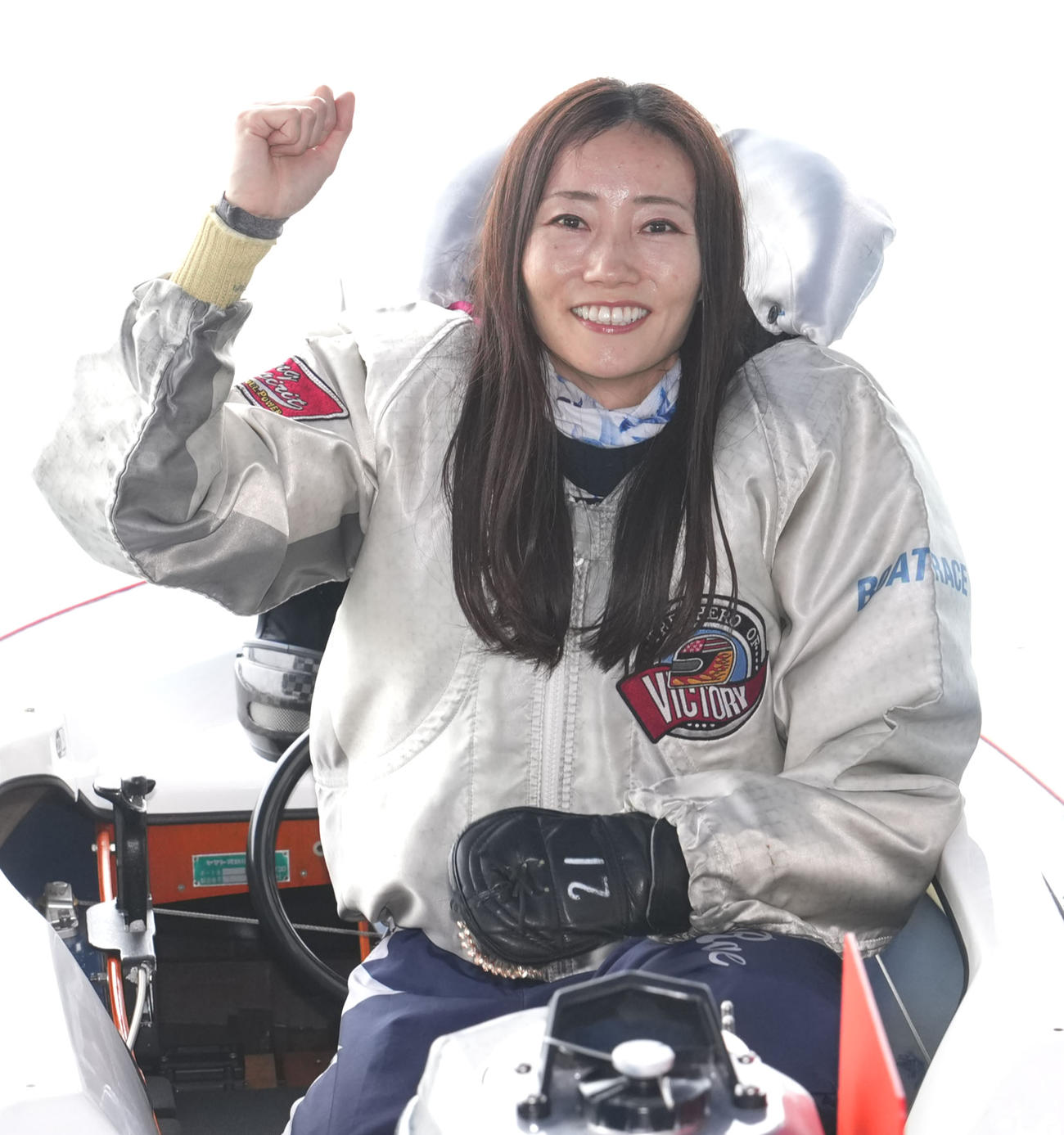 レディースオールスターを制して笑顔でポーズを決める浜田亜理沙