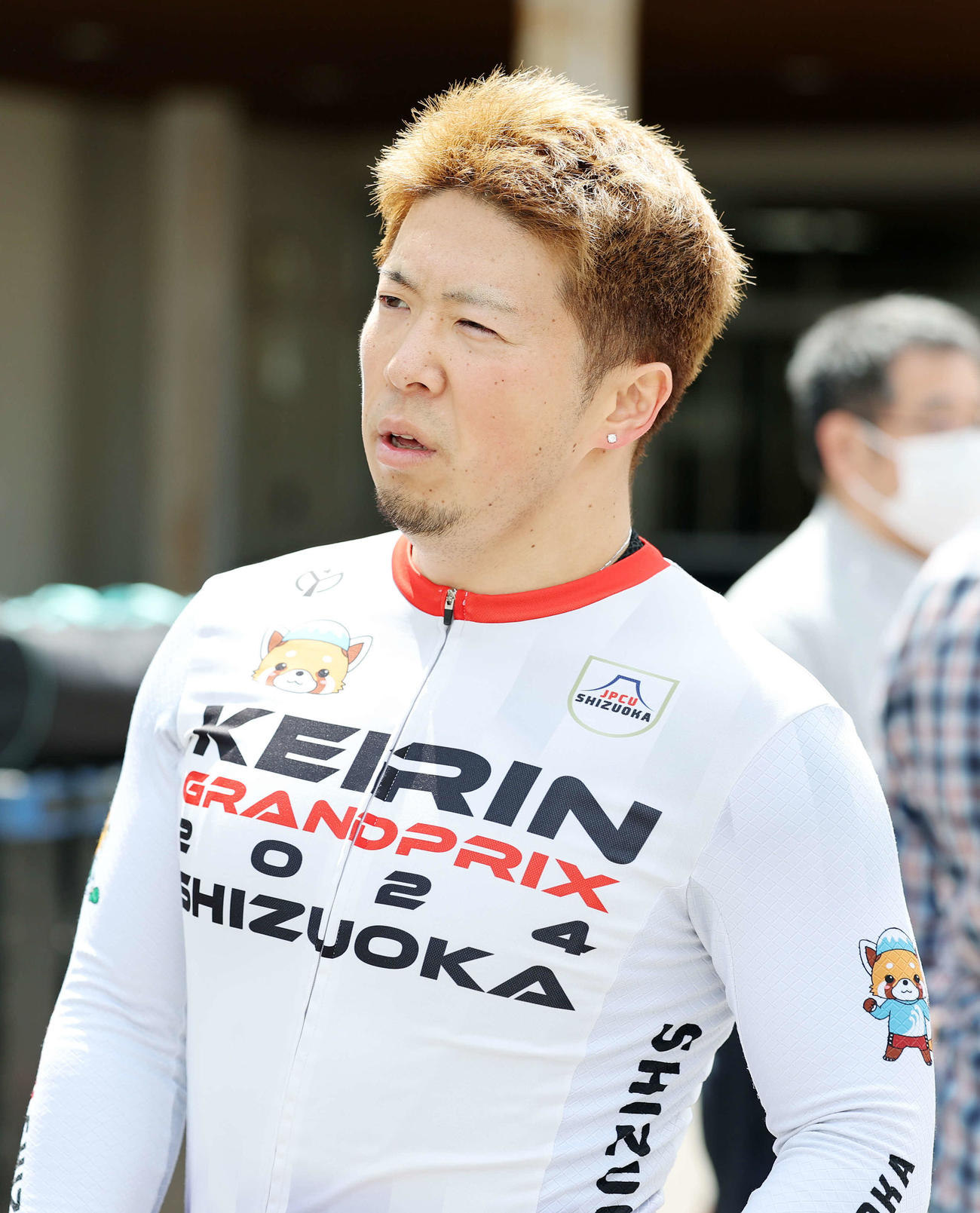 報道陣の質問に答える深谷知広（撮影・鈴木正人）